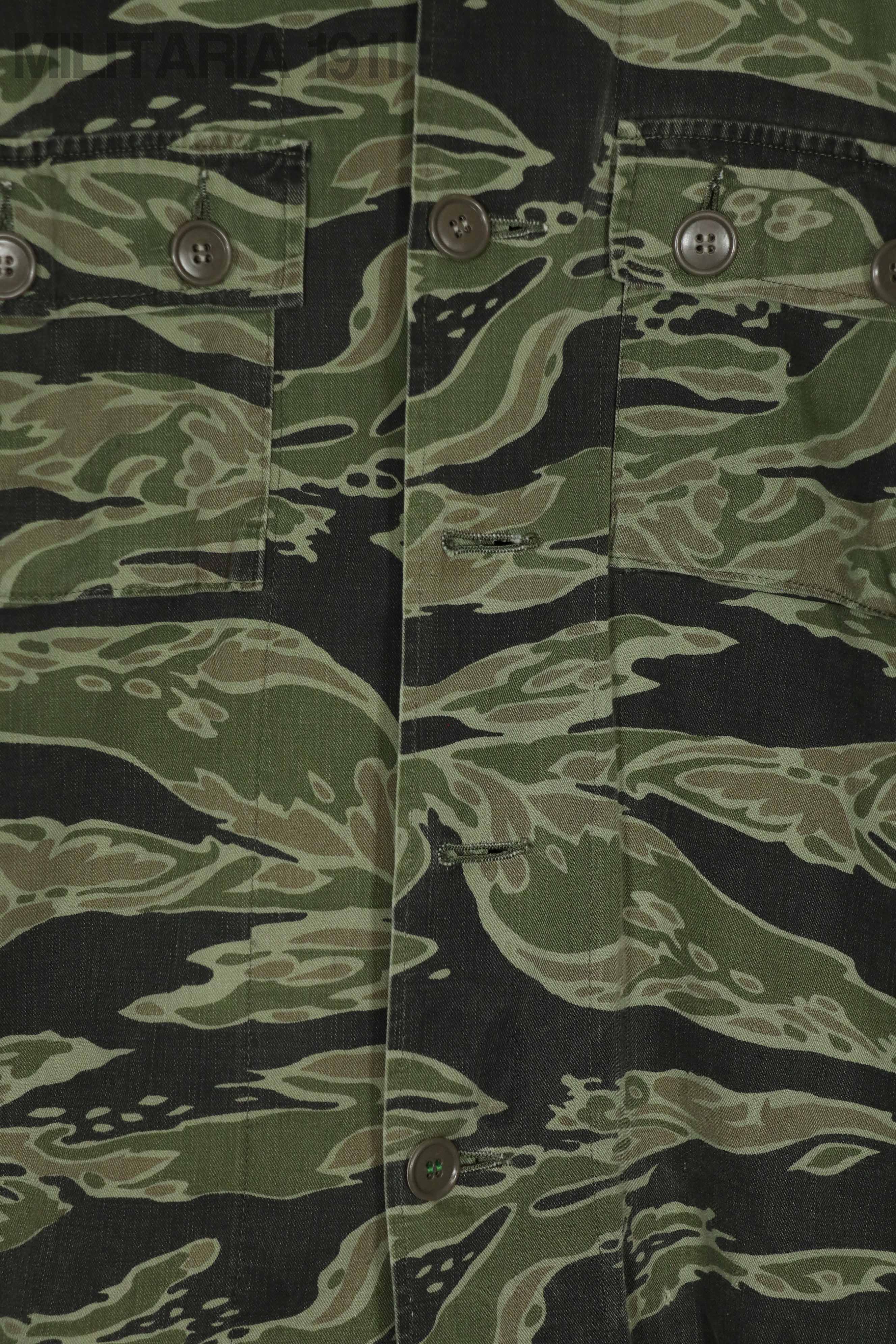 実物　レイトウォーパターン　タイガーストライプ シャツ　大きめサイズ　ボタン欠損あり