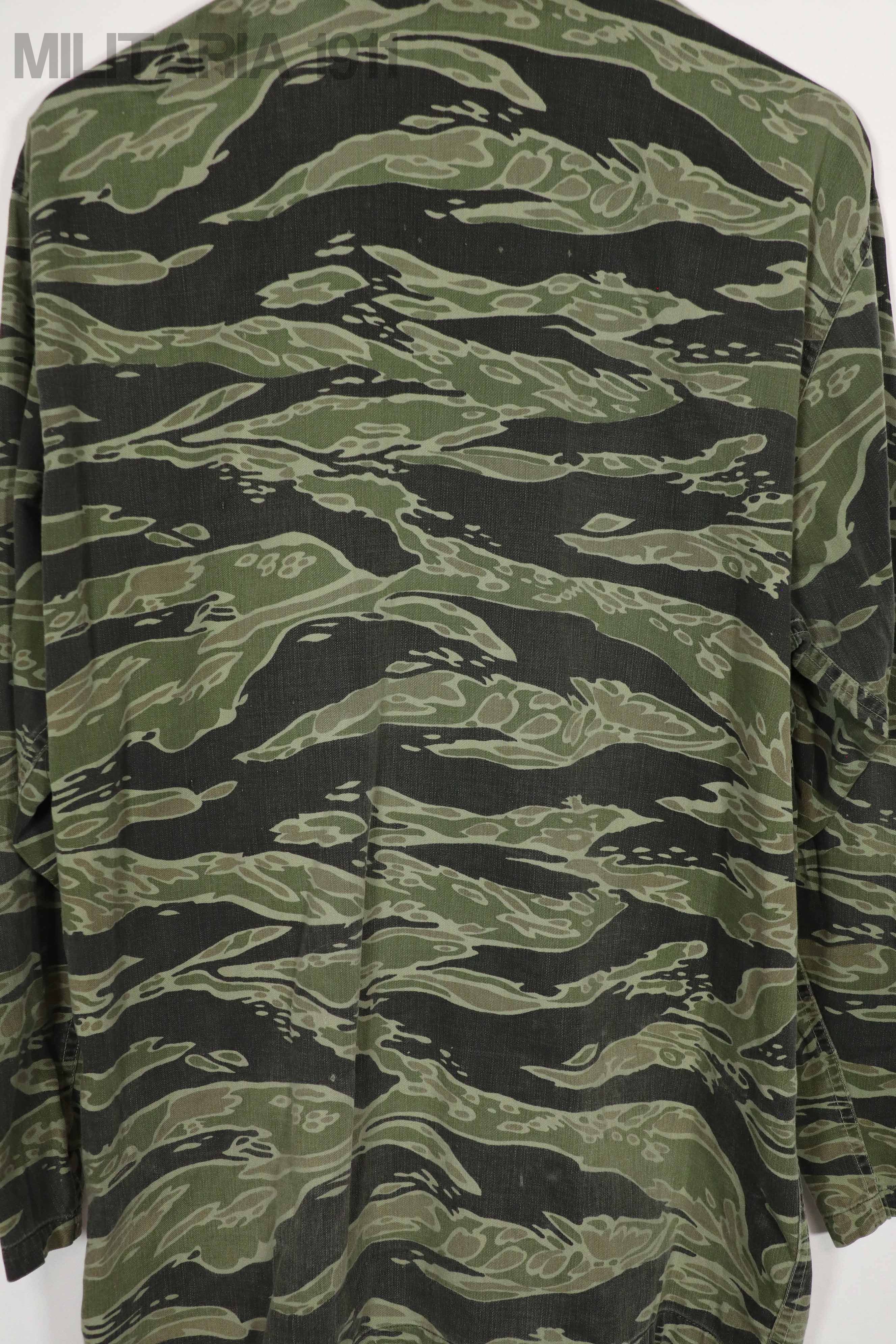 実物　レイトウォーパターン　タイガーストライプ シャツ　大きめサイズ　ボタン欠損あり