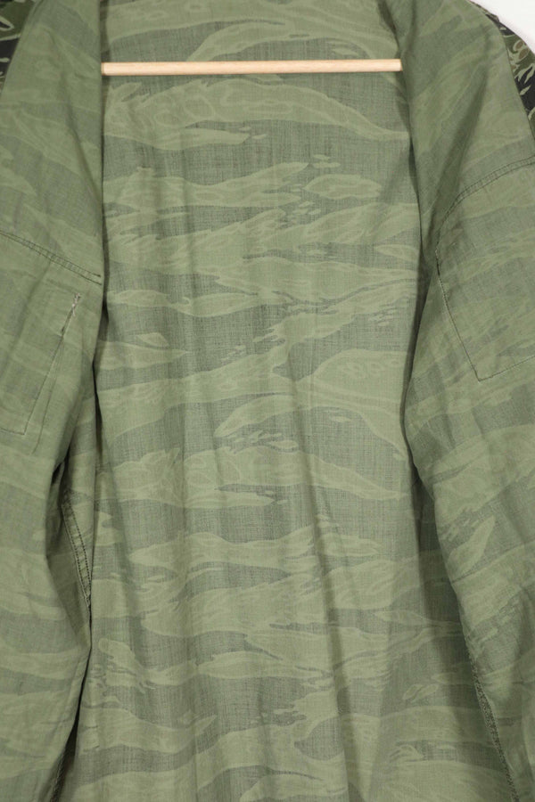 実物　レイトウォーパターン　タイガーストライプ シャツ　大きめサイズ　ボタン欠損あり