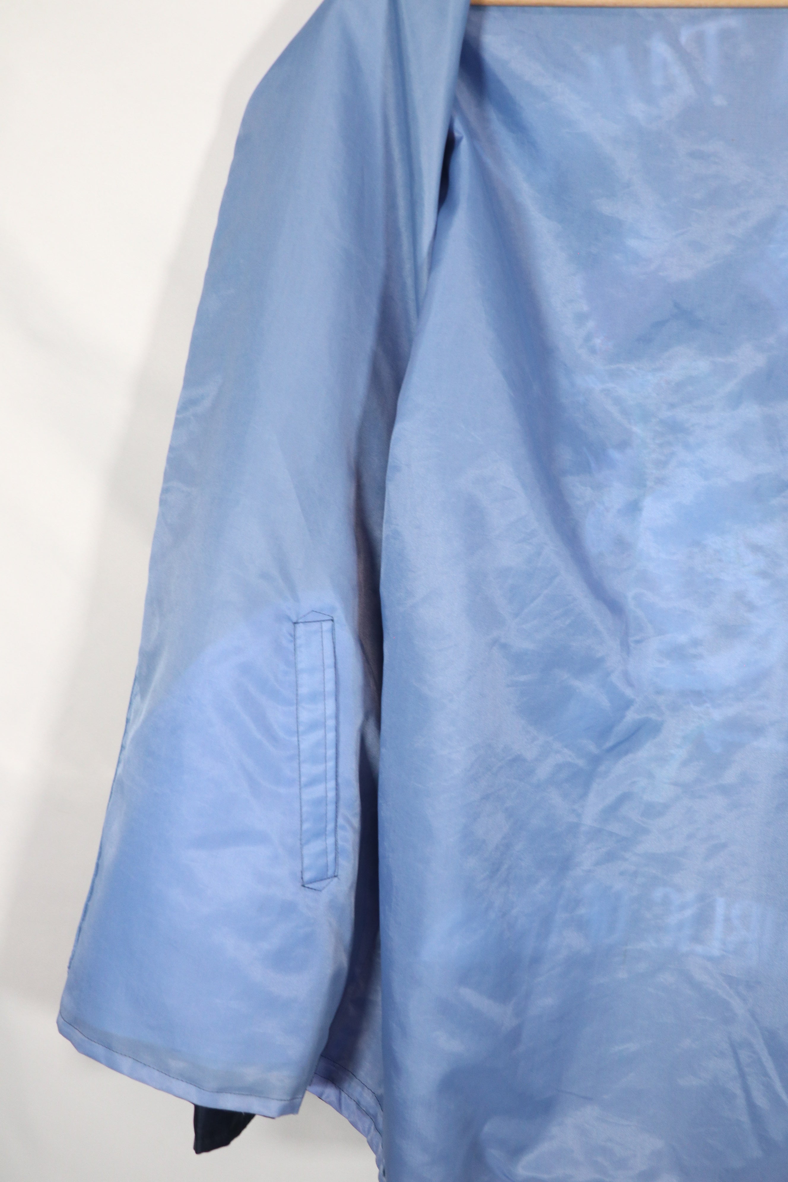 民間品　スーバニアジャケット　TAIPEI TAIWAN ナイロン製ジャケット　中古品