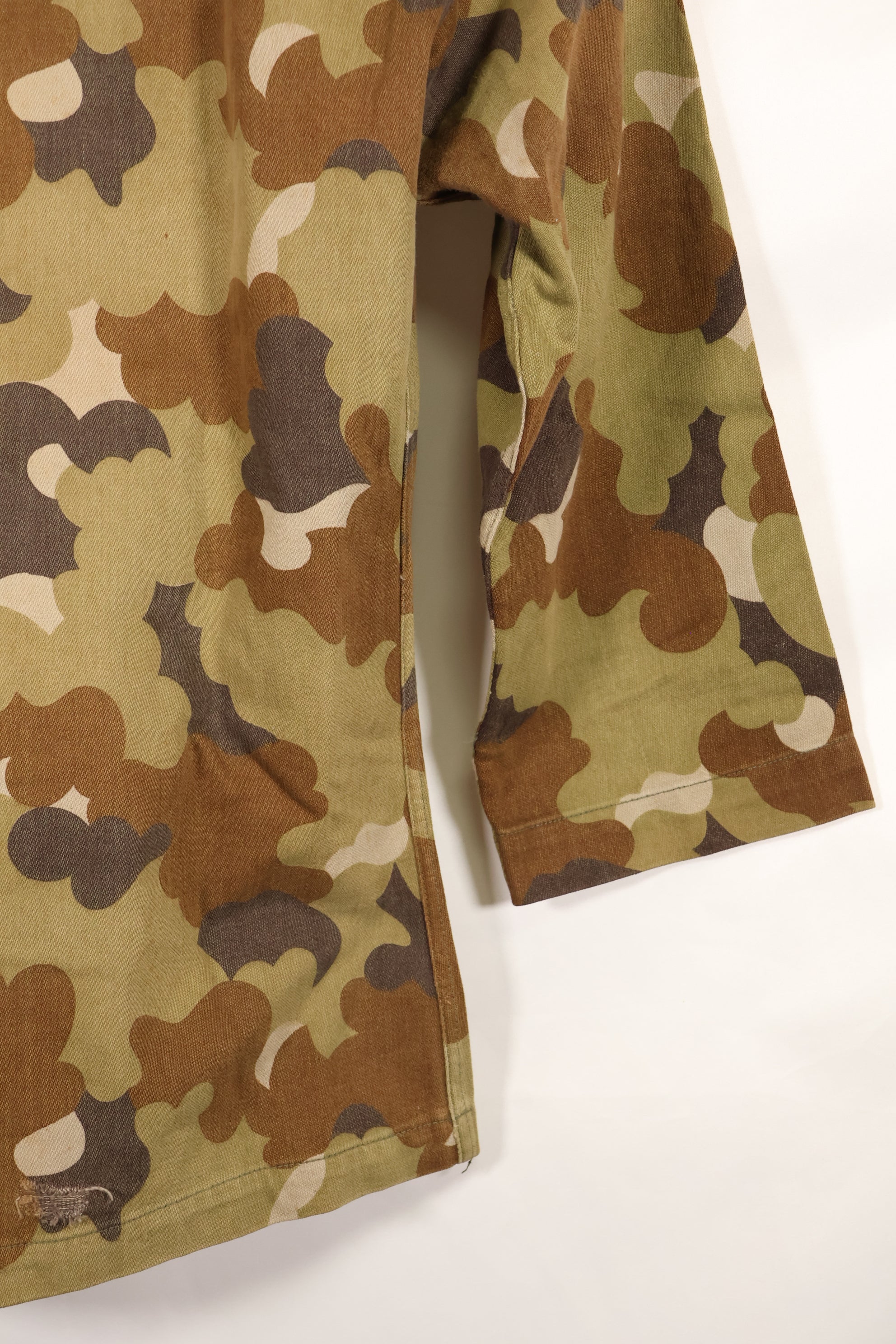 実物　南ベトナム　国家野戦憲兵　クラウド迷彩　上下セット　未使用品