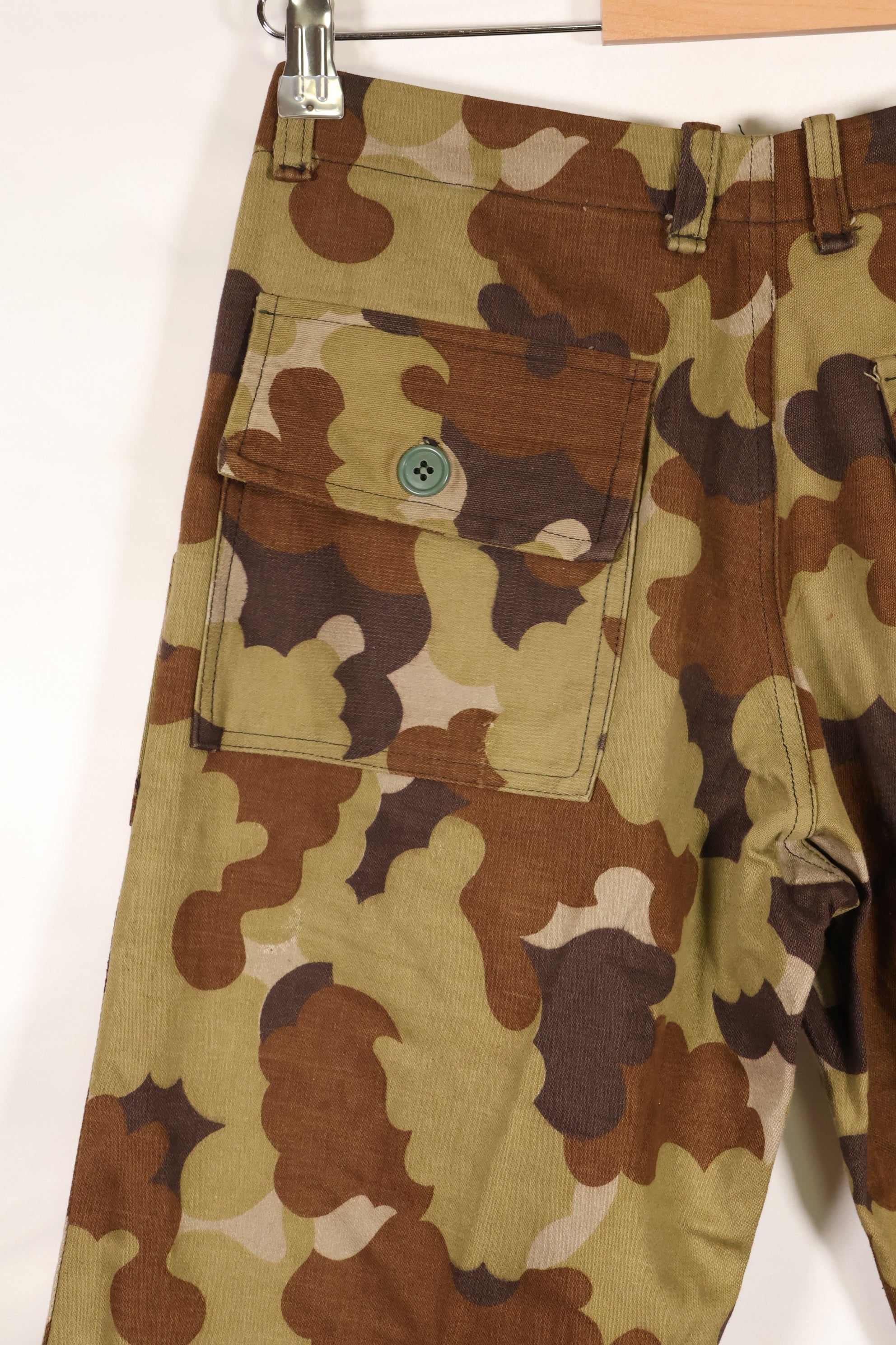 実物　南ベトナム　国家野戦憲兵　クラウド迷彩　上下セット　未使用品