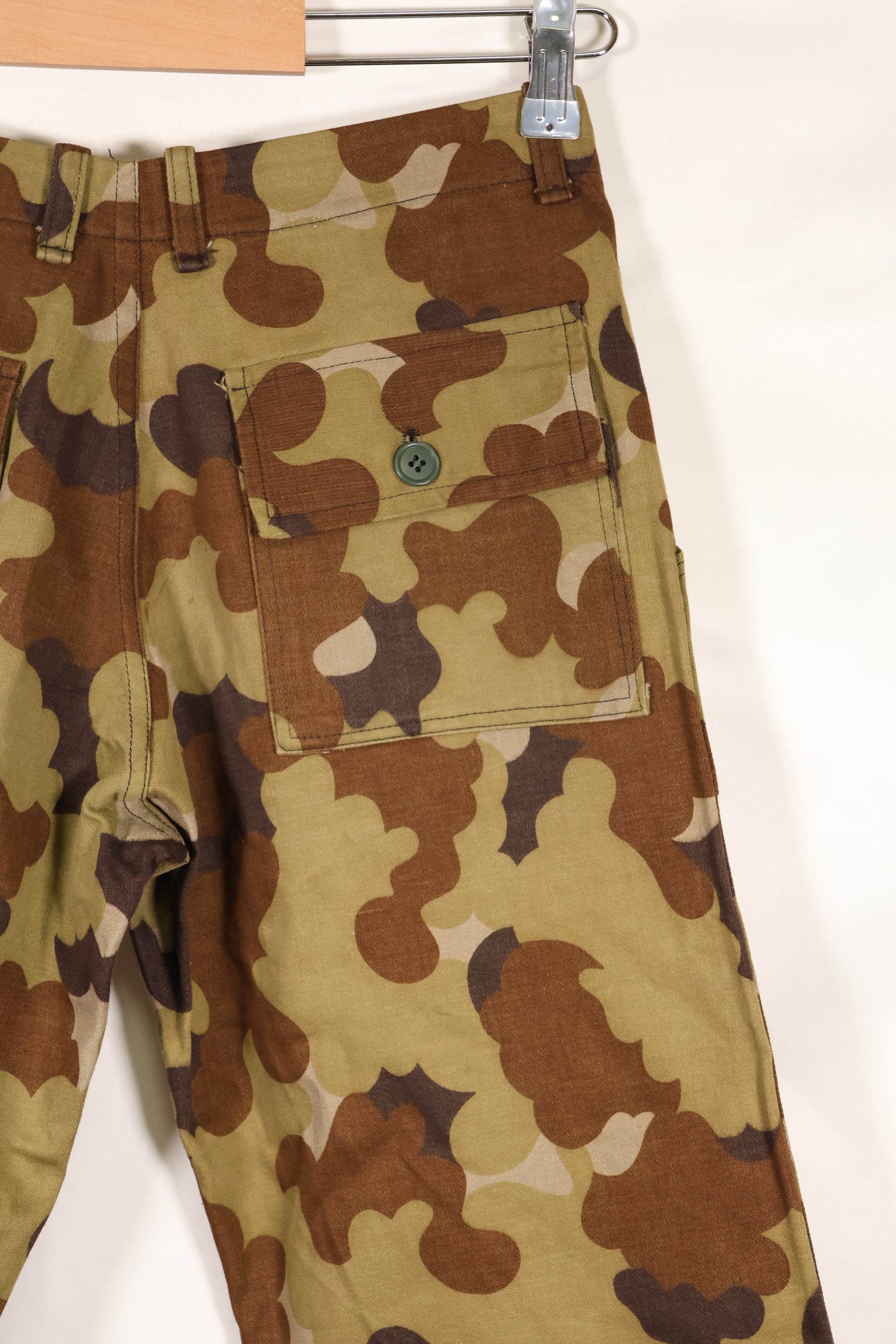 実物　南ベトナム　国家野戦憲兵　クラウド迷彩　上下セット　未使用品