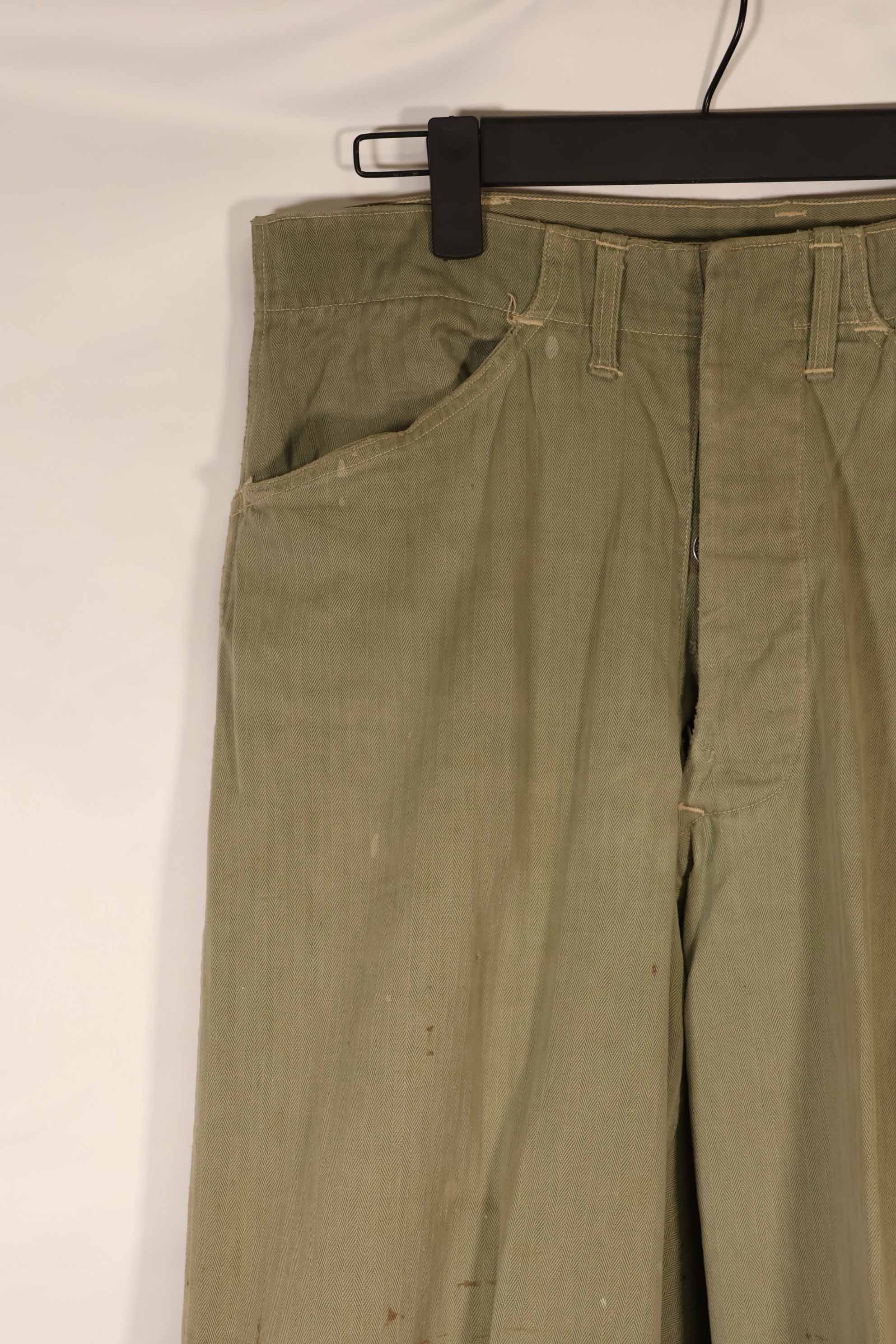 実物　1940年代　アメリカ海兵隊　USMC　M42 HBT ユーティリティパンツ　退色　汚れあり