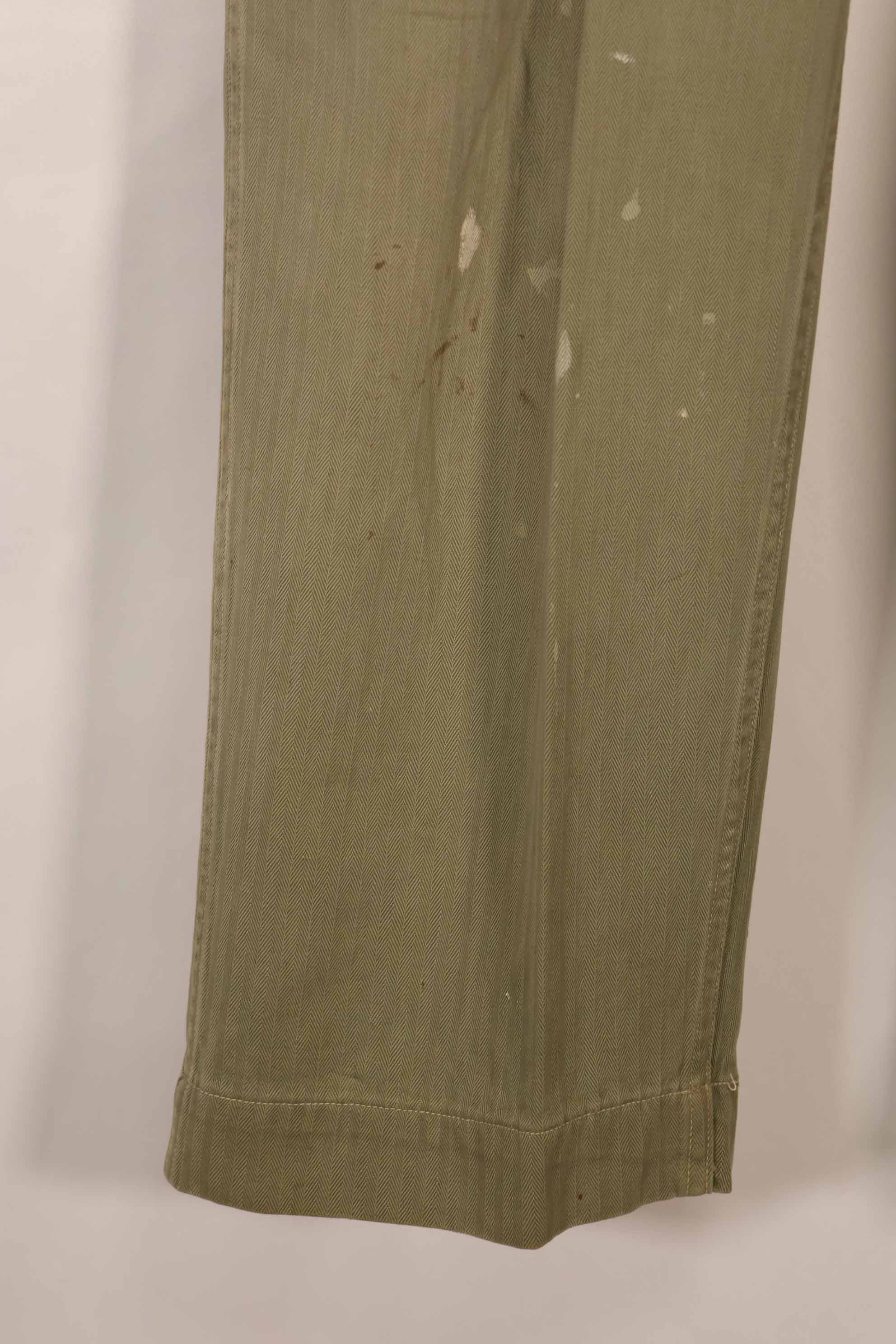 実物　1940年代　アメリカ海兵隊　USMC　M42 HBT ユーティリティパンツ　退色　汚れあり