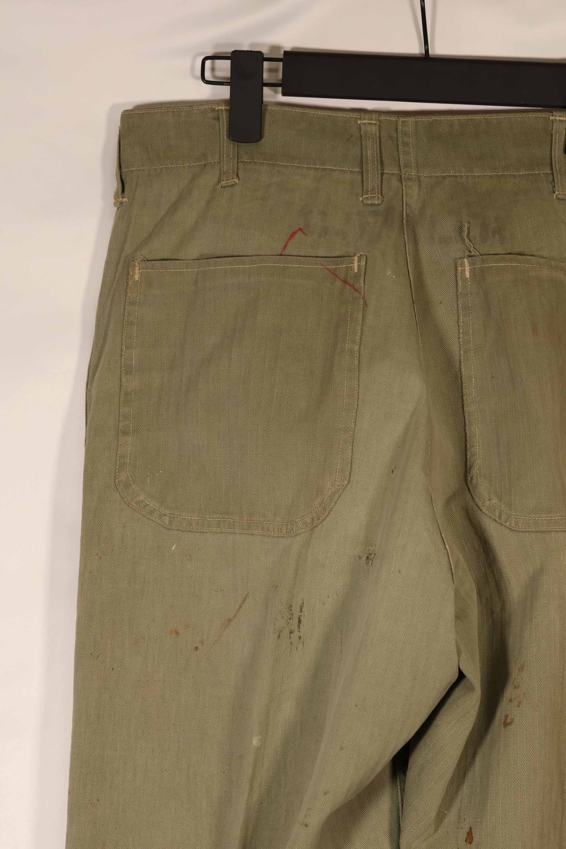 実物　1940年代　アメリカ海兵隊　USMC　M42 HBT ユーティリティパンツ　退色　汚れあり