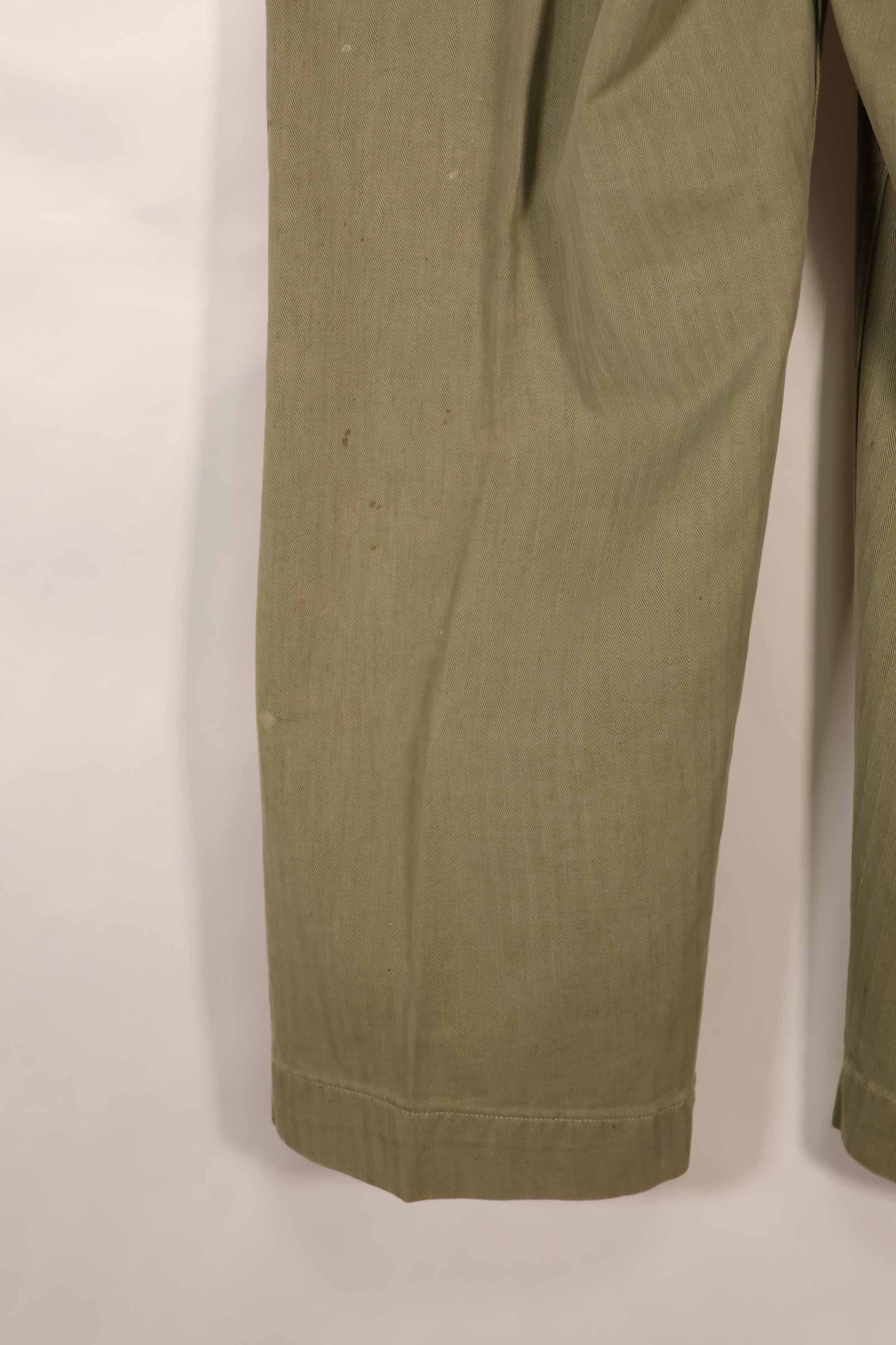 実物　1940年代　アメリカ海兵隊　USMC　M42 HBT ユーティリティパンツ　退色　汚れあり