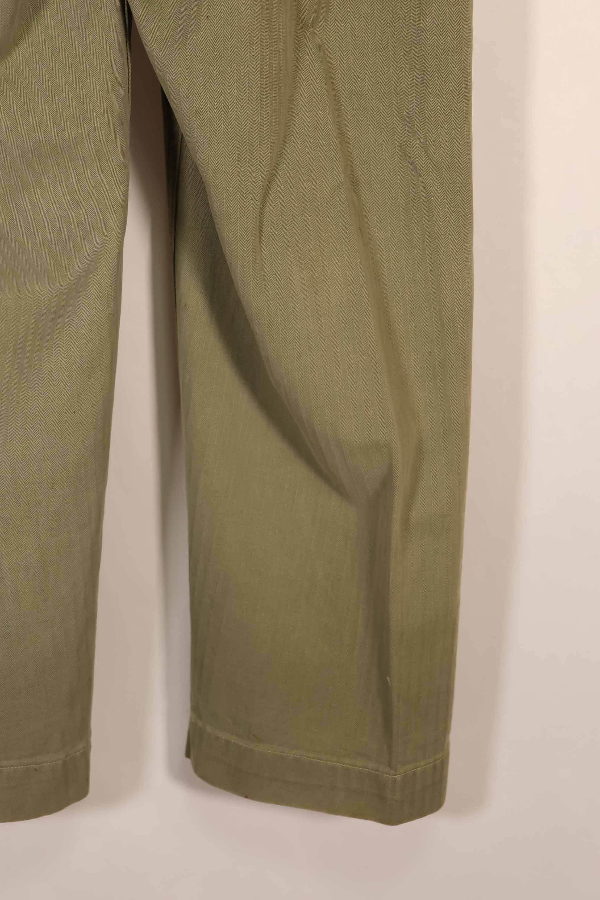 実物　1940年代　アメリカ海兵隊　USMC　M42 HBT ユーティリティパンツ　退色　汚れあり