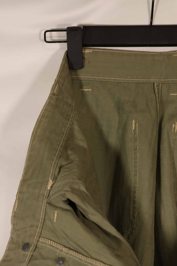 実物　1940年代　アメリカ海兵隊　USMC　M42 HBT ユーティリティパンツ　退色　汚れあり