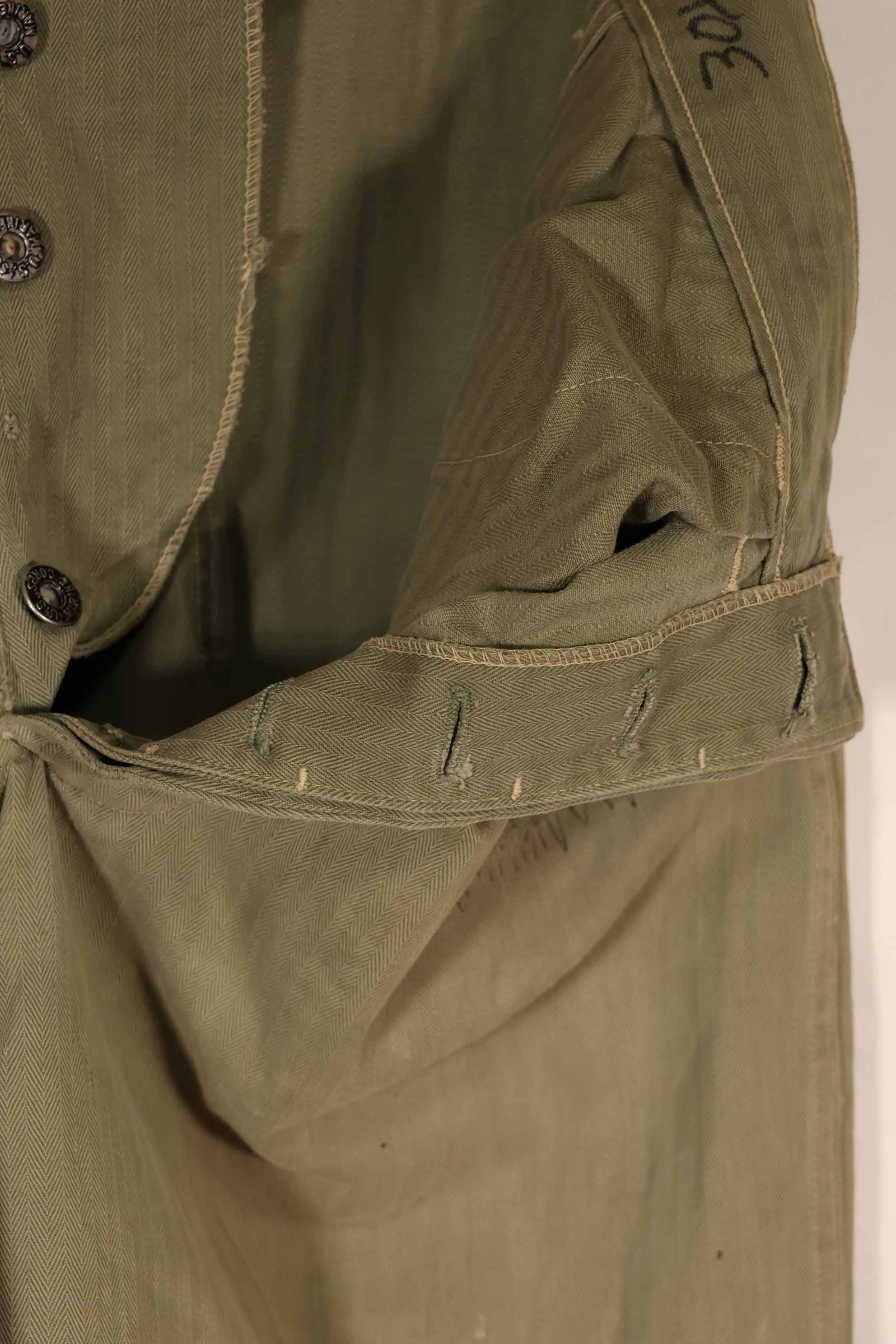 実物　1940年代　アメリカ海兵隊　USMC　M42 HBT ユーティリティパンツ　退色　汚れあり