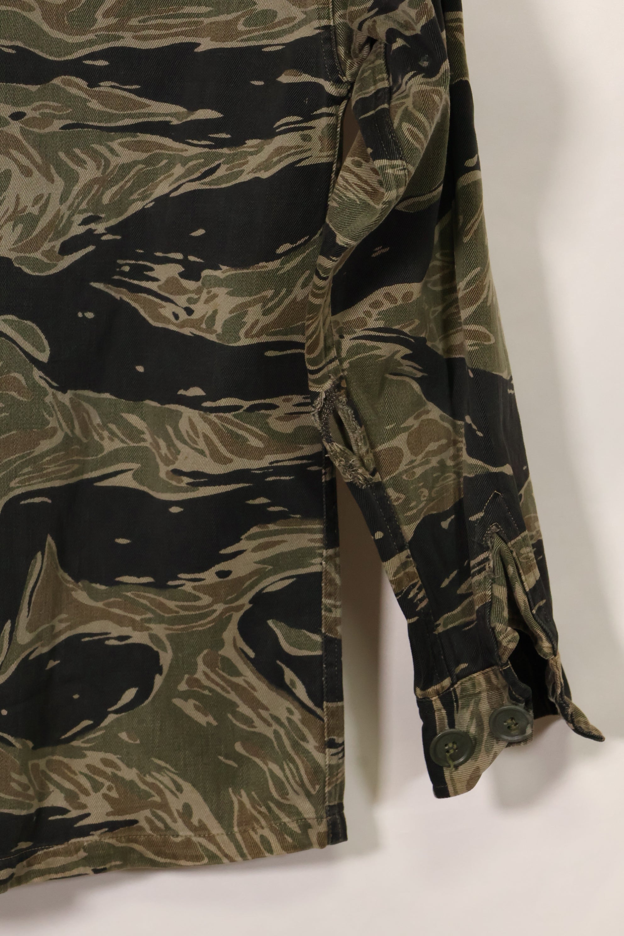 1960年代　シルバータイガー　A-S　タイガーストライプ　シャツ　パッチ付　通訳　中古品