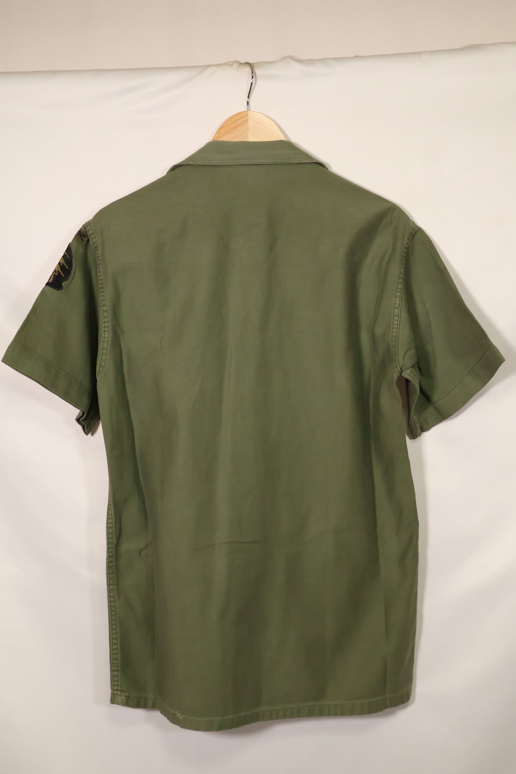 1960年代　元グリーンベレー兵士放出　OG-107　ユーティリティシャツ　初付け　パッチ付き　中古品　C