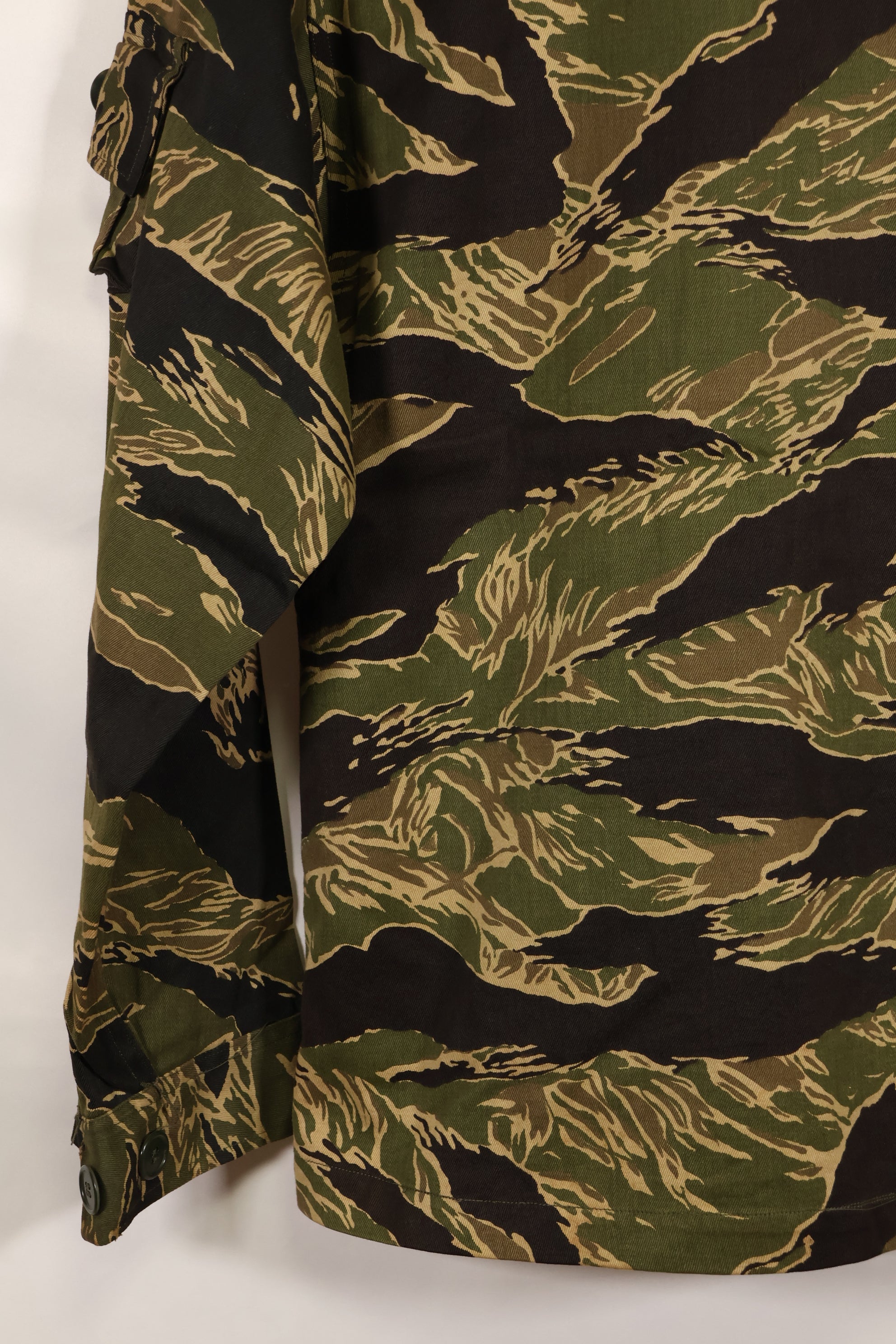 実物　デッドストック　沖縄タイガー　タイガーストライプ　USカットシャツ　US-S　日本本土縫製　汚れあり