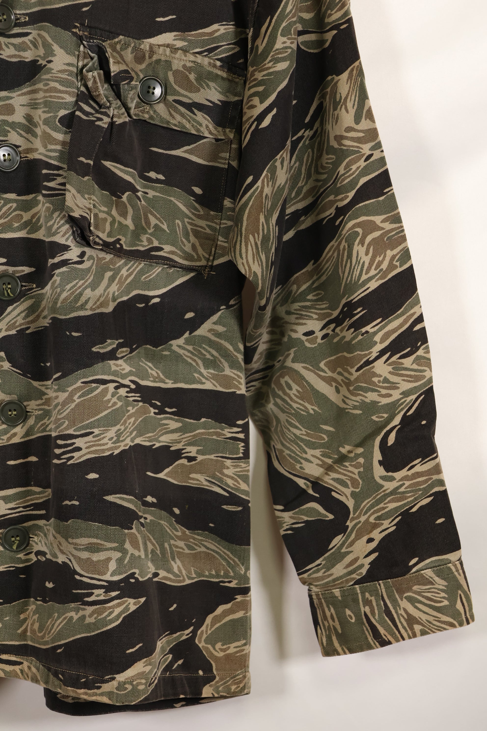 実物　シルバータイガーストライプ　Asian Cut A-Lサイズ　シャツ　Used　状態良い