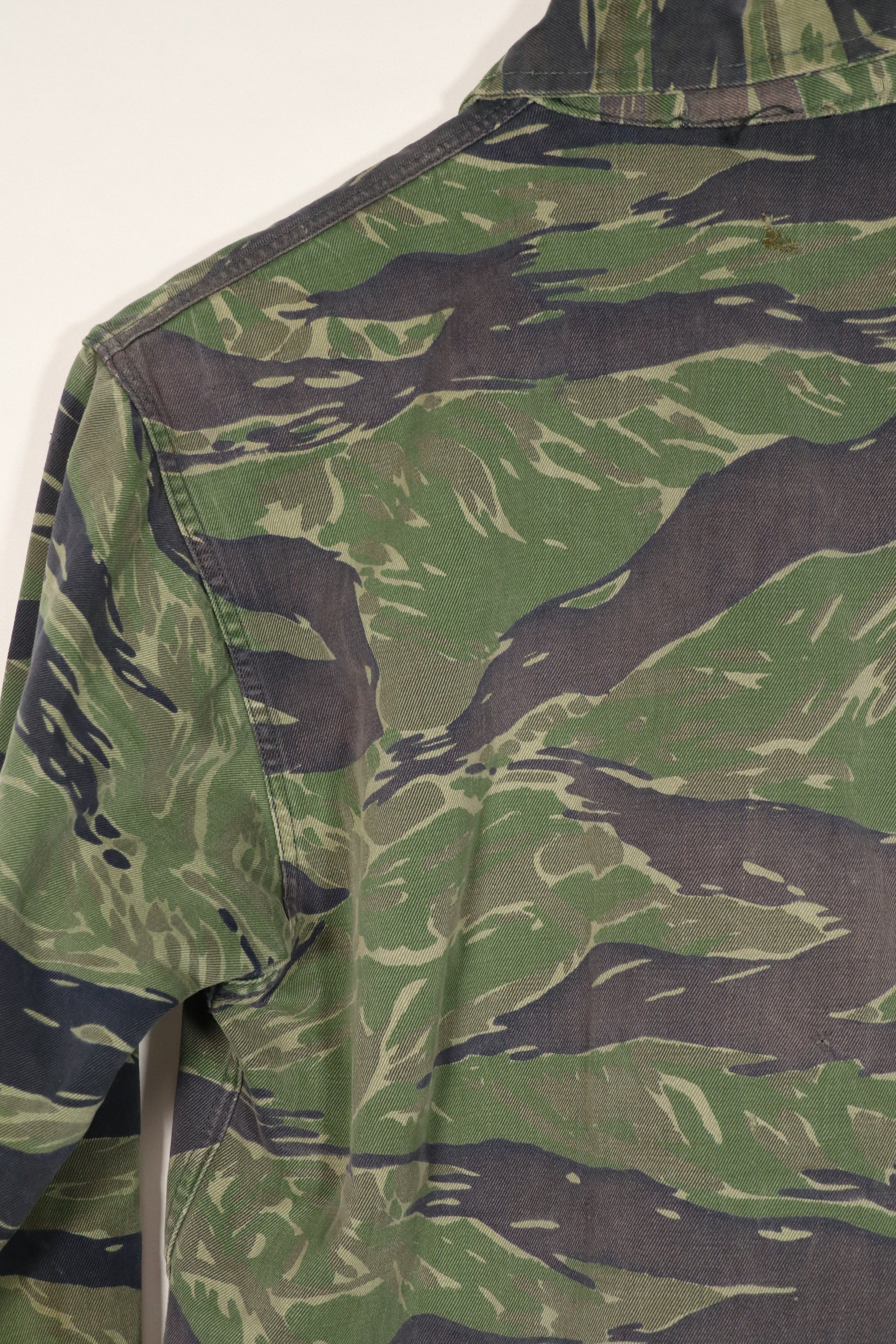 実物　TO78 沖縄タイガー　タイガーストライプ　シャツ　中古品