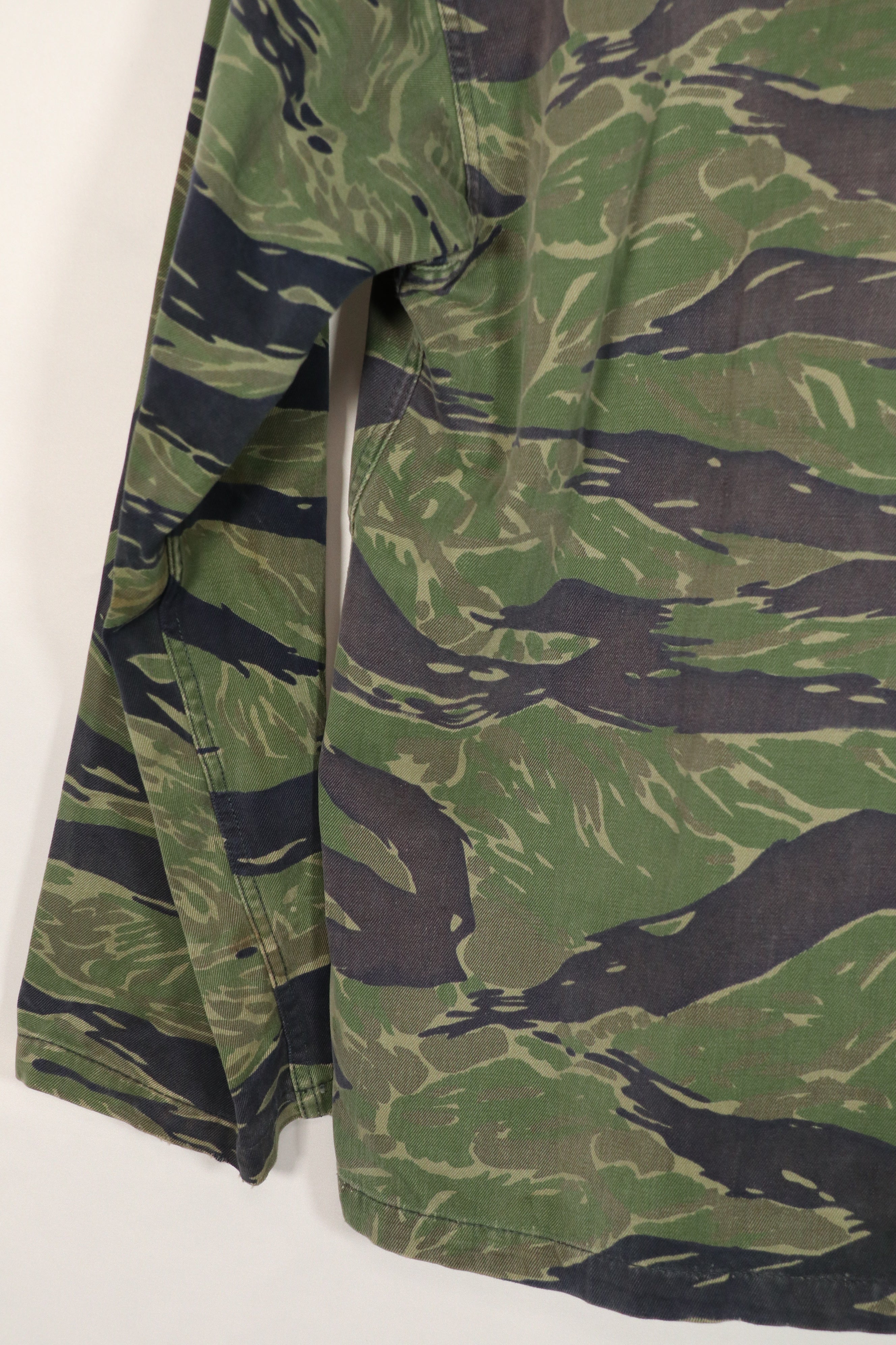 実物　TO78 沖縄タイガー　タイガーストライプ　シャツ　中古品