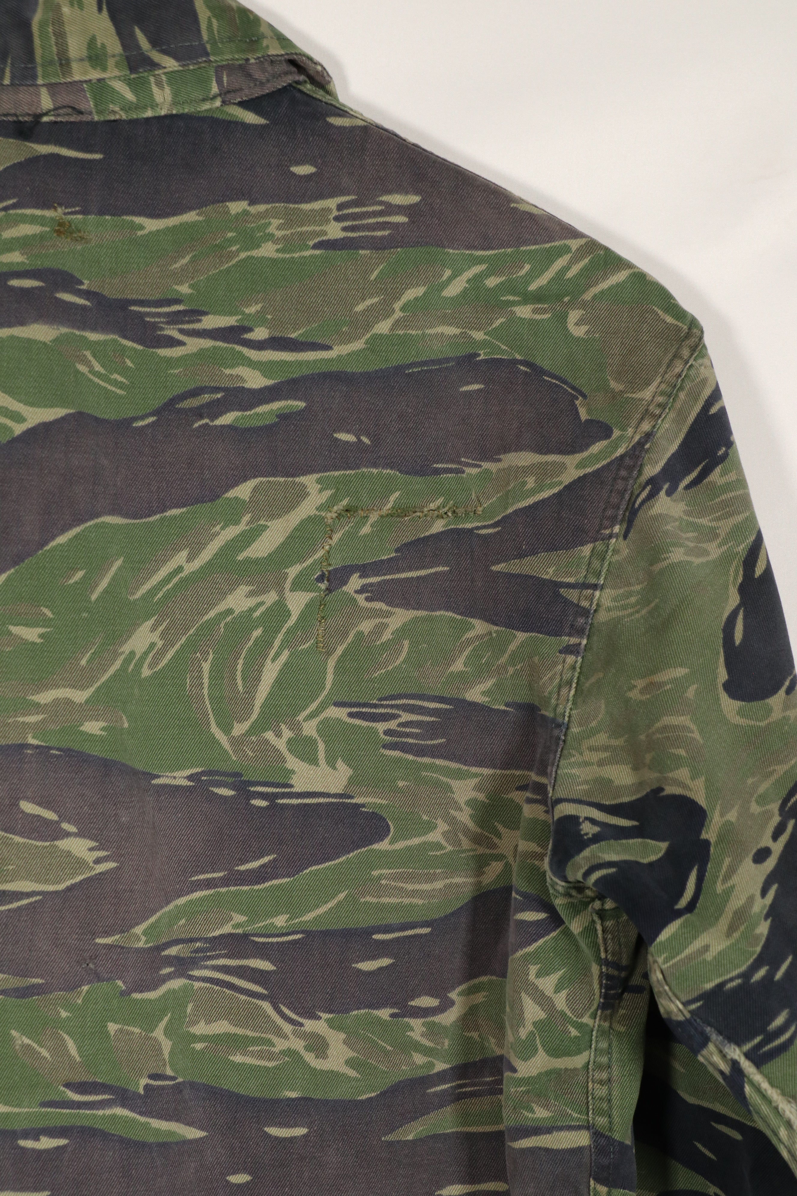 実物　TO78 沖縄タイガー　タイガーストライプ　シャツ　中古品