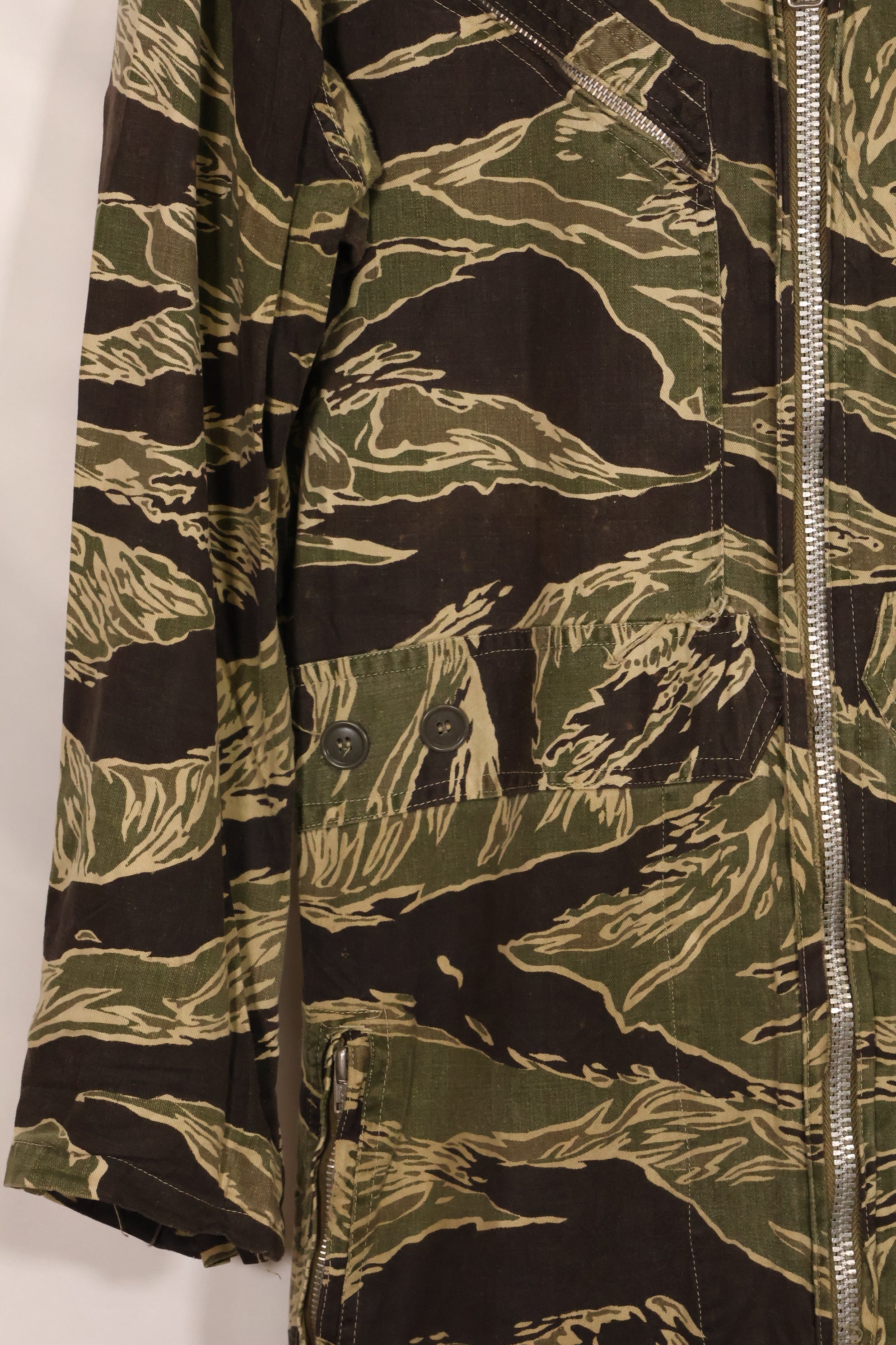 1960年代　42R  沖縄タイガーパターン　タイガーストライプ　フライトスーツ　中古品　ジッパー破損あり