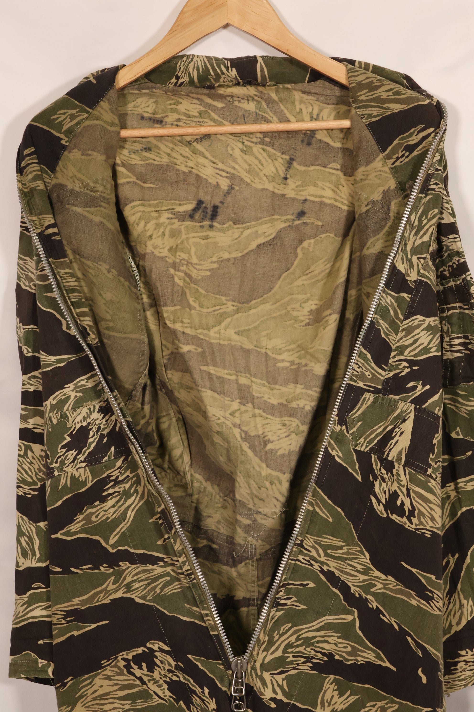 1960年代　42R  沖縄タイガーパターン　タイガーストライプ　フライトスーツ　中古品　ジッパー破損あり