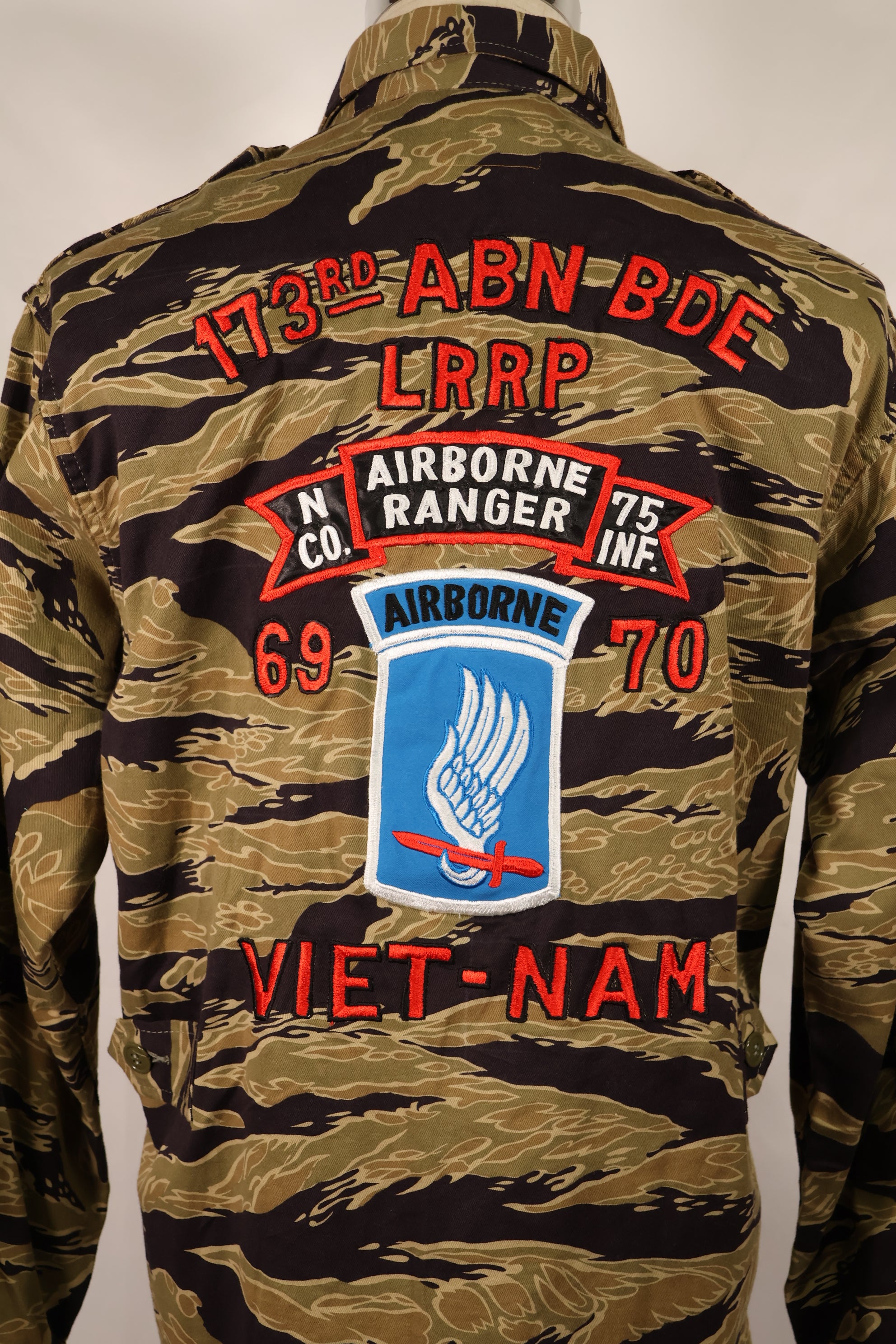 【限定生産品】レプリカ　沖縄 Mugi's 刺繍　MILITARIA 1911 ゴールドタイガー2nd Modeジャケット　ツアージャケット