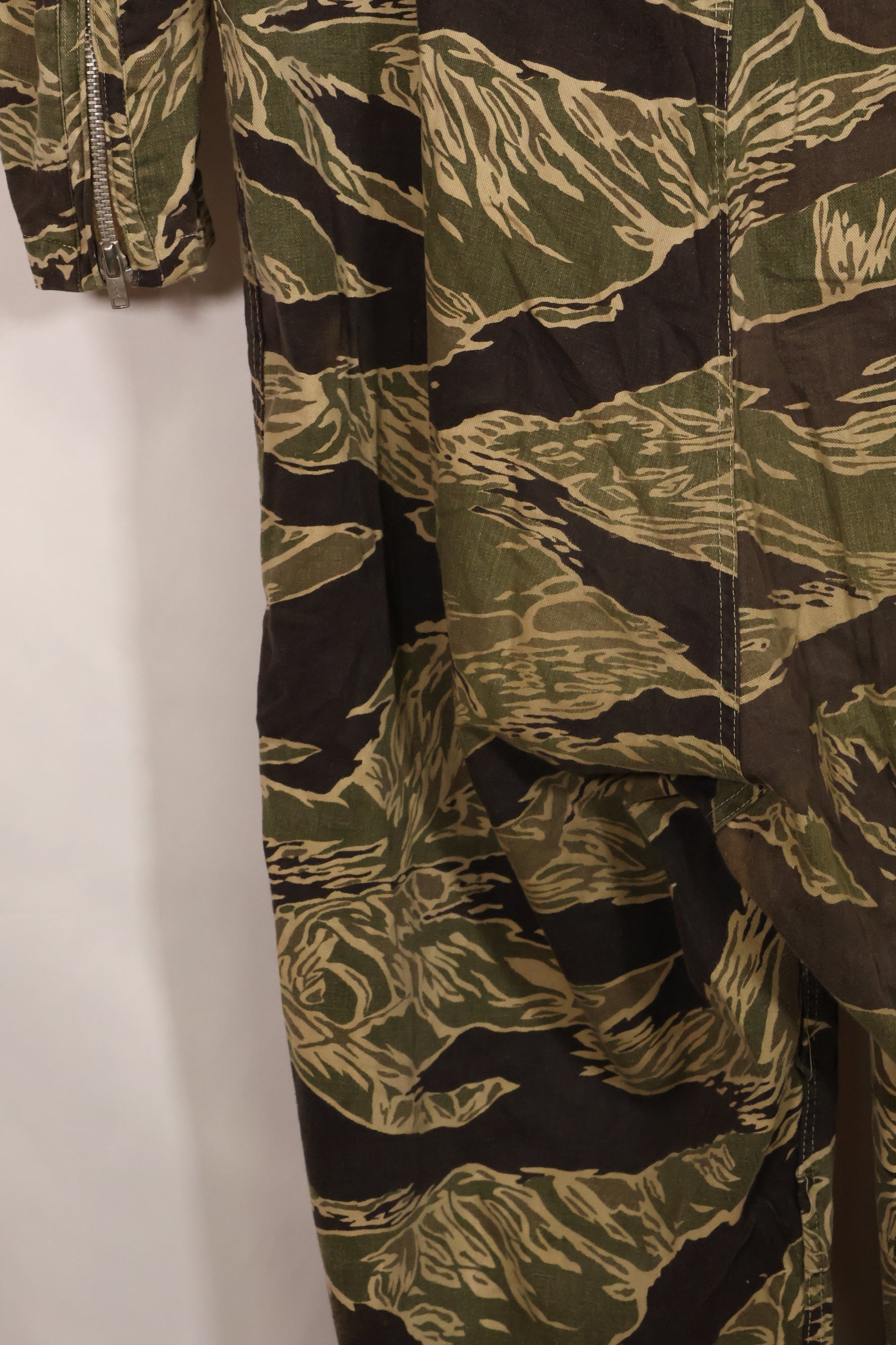 1960年代　42R  沖縄タイガーパターン　タイガーストライプ　フライトスーツ　中古品　ジッパー破損あり