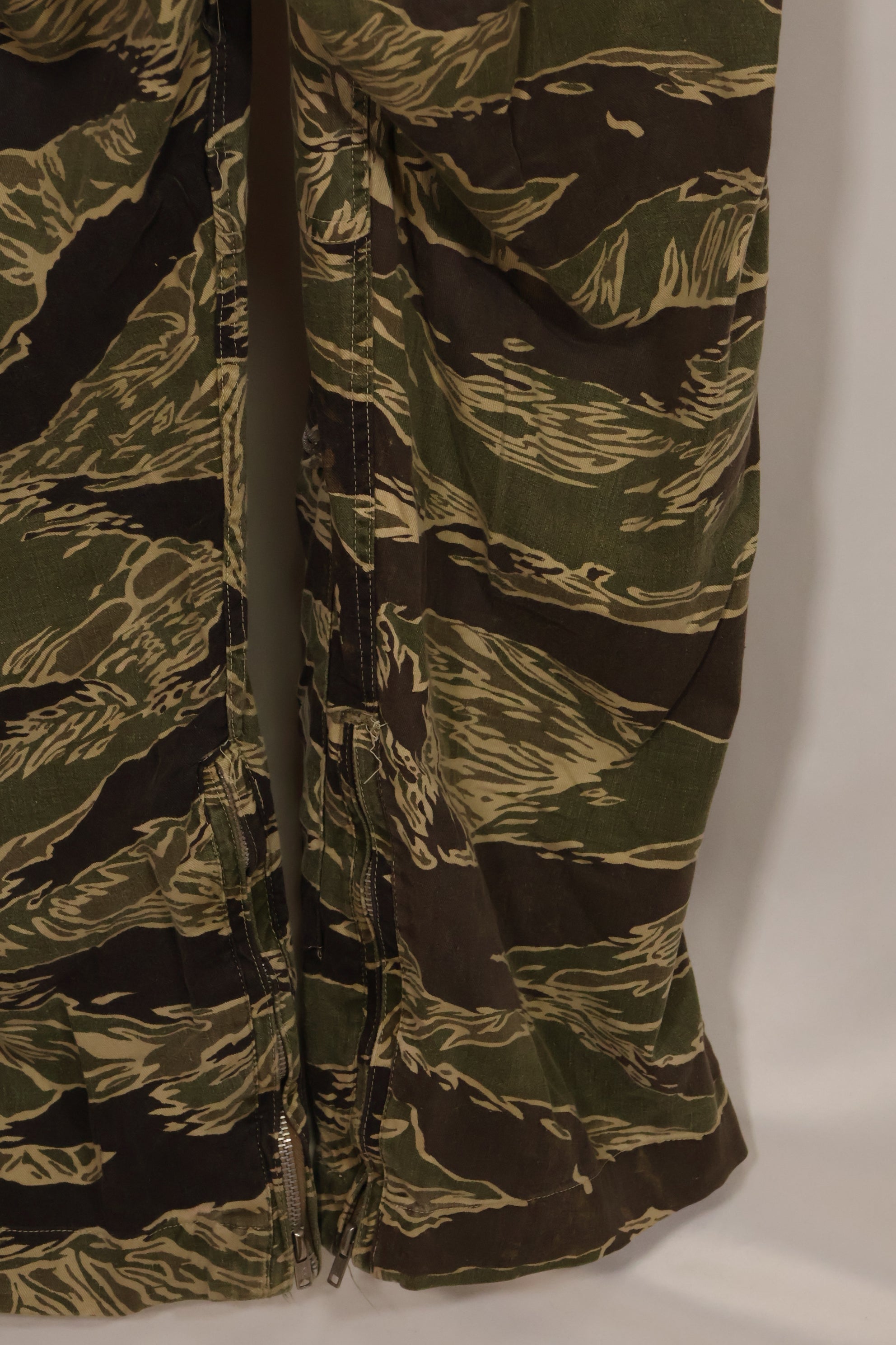 1960年代　42R  沖縄タイガーパターン　タイガーストライプ　フライトスーツ　中古品　ジッパー破損あり