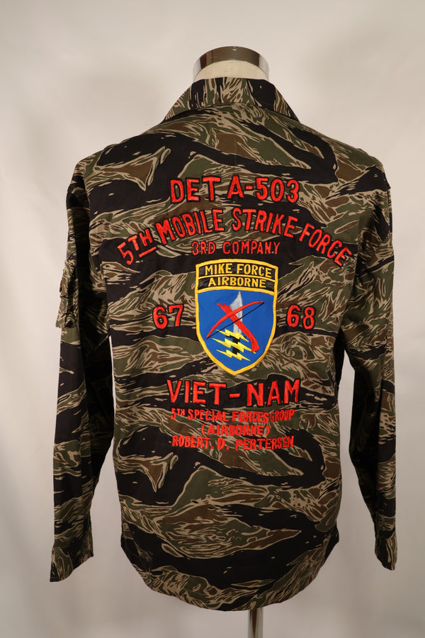 【限定生産品】レプリカ　沖縄 Mugi's 刺繍　MILITARIA 1911 シルバータイガー  USカットシャツ　ツアージャケット