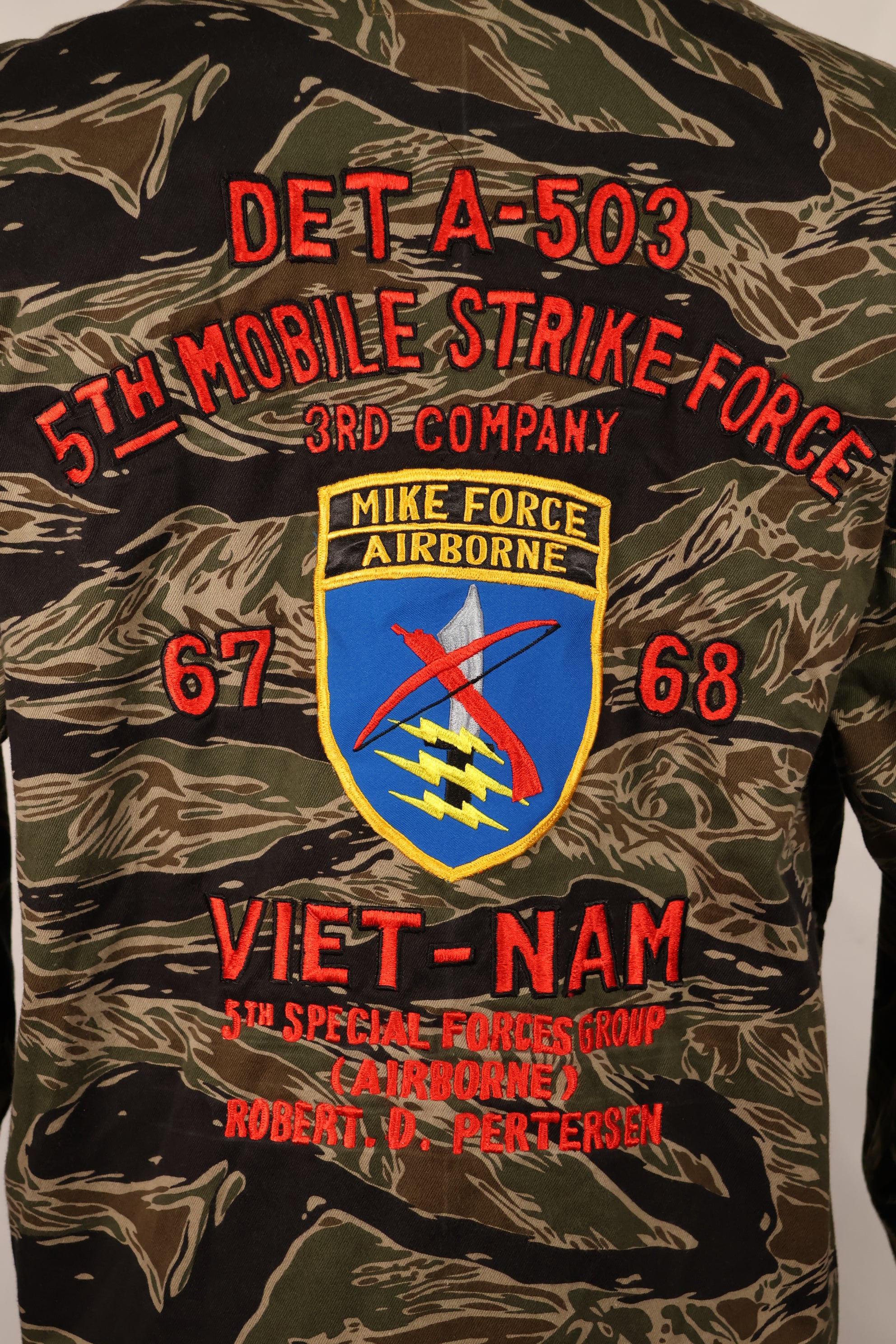 【限定生産品】レプリカ　沖縄 Mugi's 刺繍　MILITARIA 1911 シルバータイガー  USカットシャツ　ツアージャケット