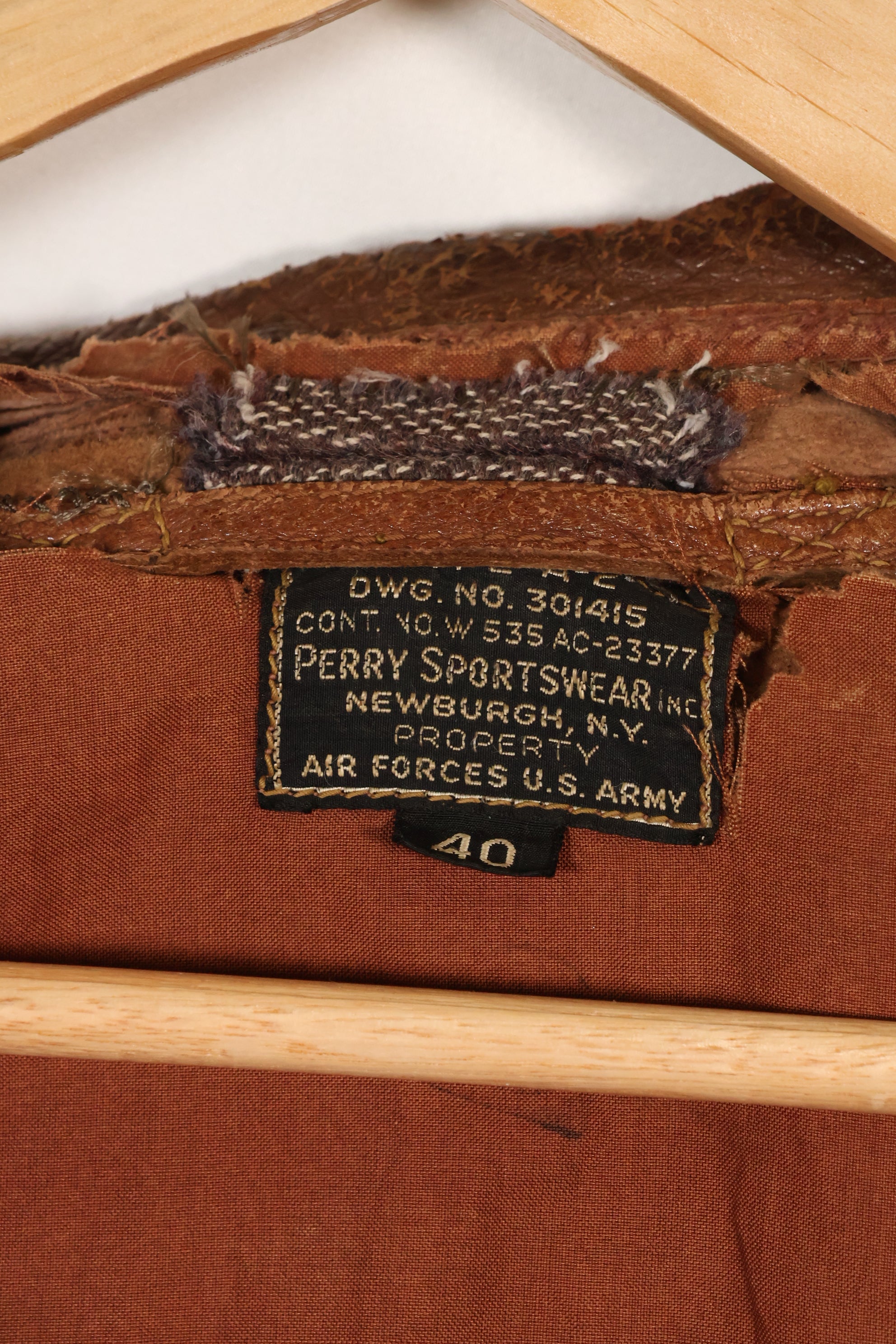 1940年代　サイズ 40　アメリカ陸軍航空隊 USAAF　A-2　フライトジャケット　スクアドロンパッチ付き　中古品