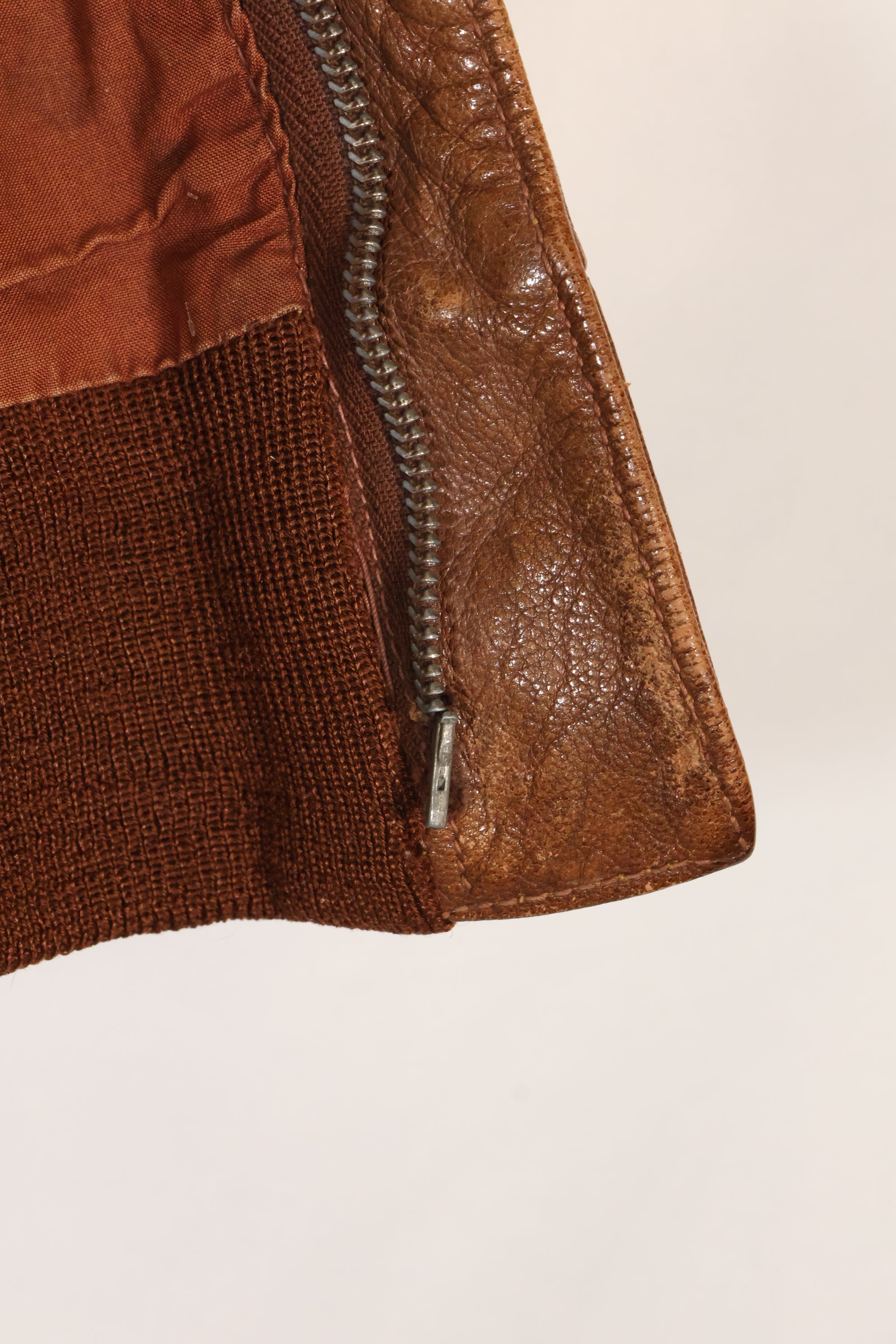 1940年代　サイズ 40　アメリカ陸軍航空隊 USAAF　A-2　フライトジャケット　スクアドロンパッチ付き　中古品