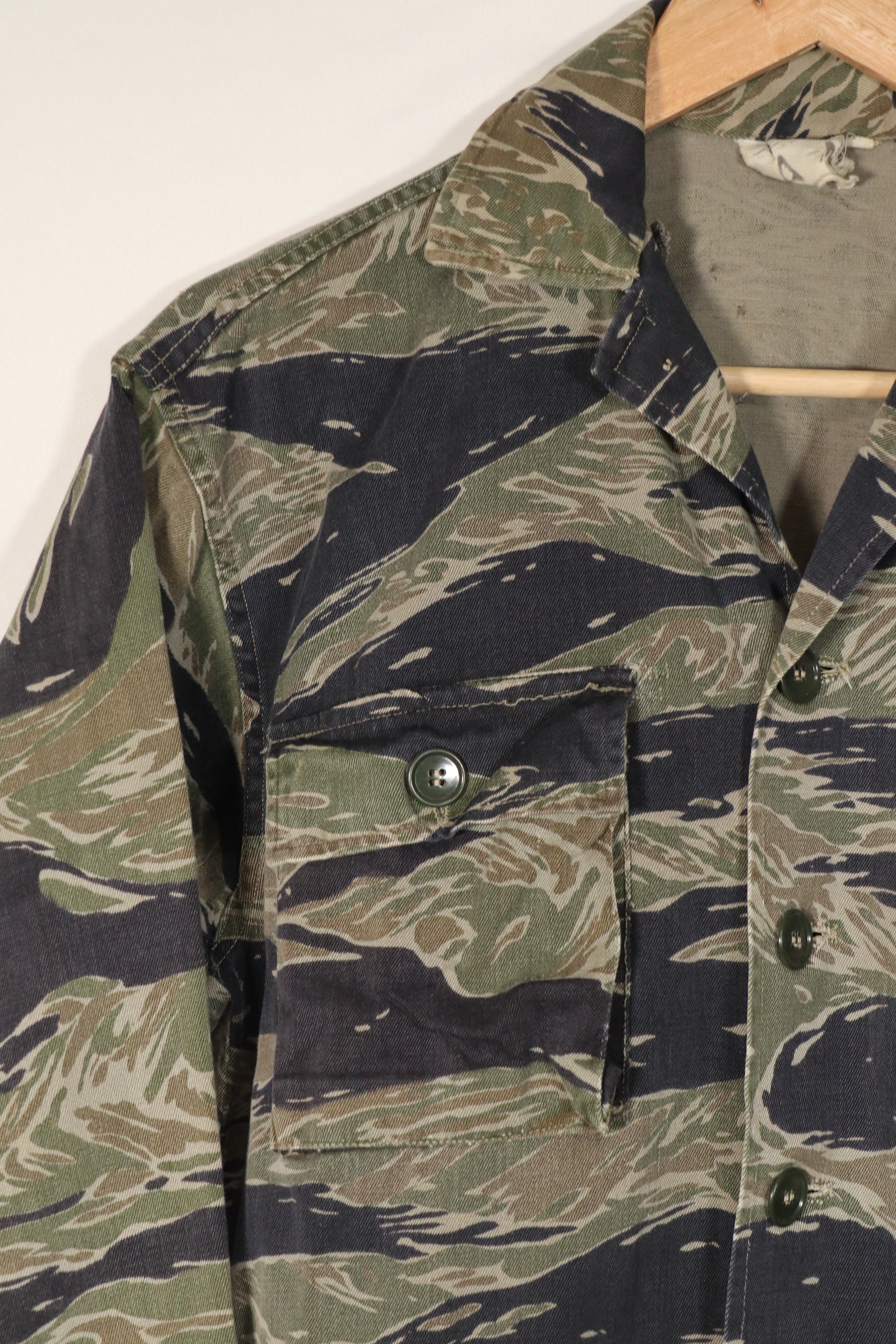 実物　シルバータイガーストライプ　タイガーストライプ  シャツ　中古品　退色あり