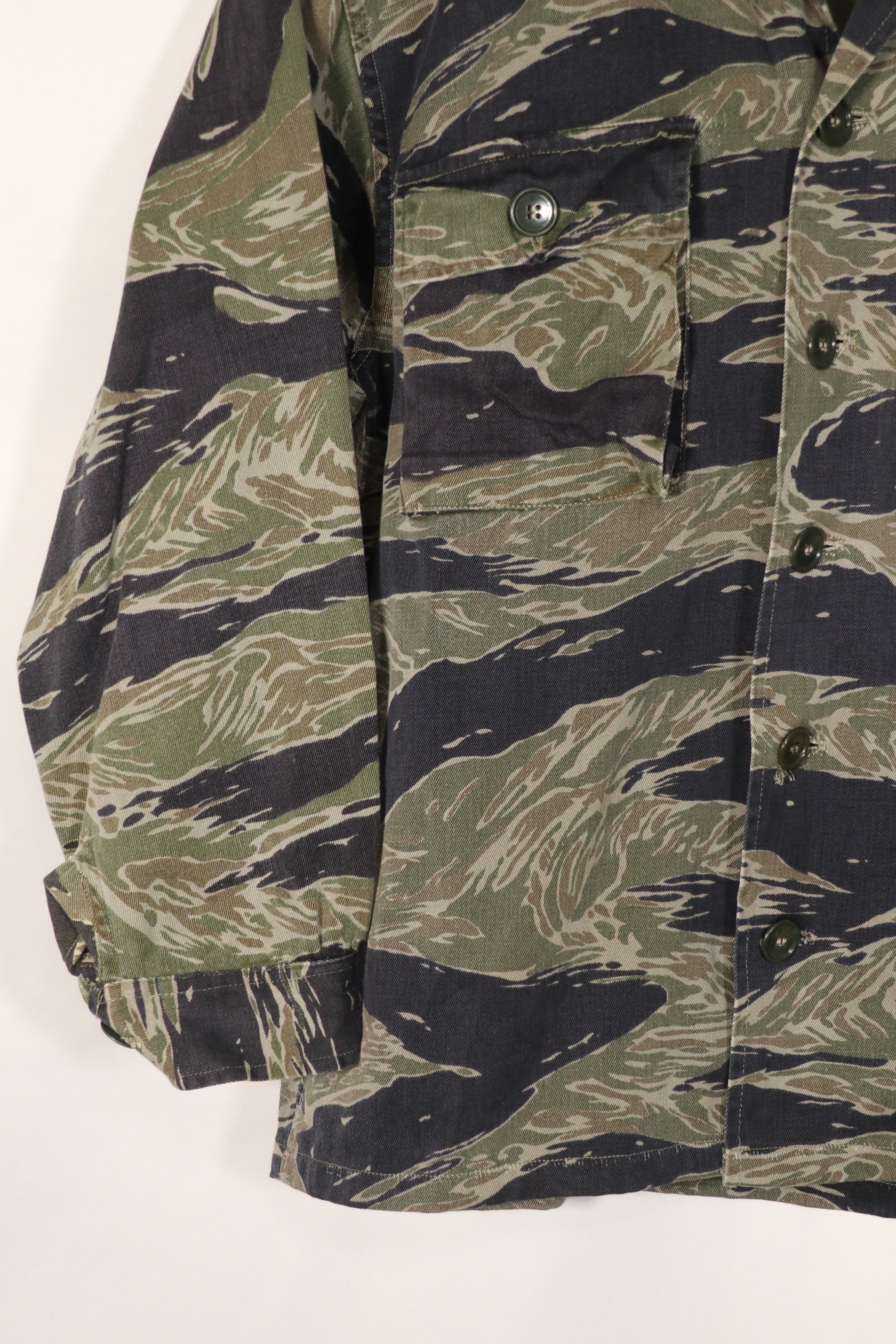 実物　シルバータイガーストライプ　タイガーストライプ  シャツ　中古品　退色あり