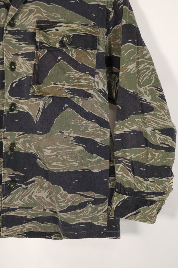 実物　シルバータイガーストライプ　タイガーストライプ  シャツ　中古品　退色あり