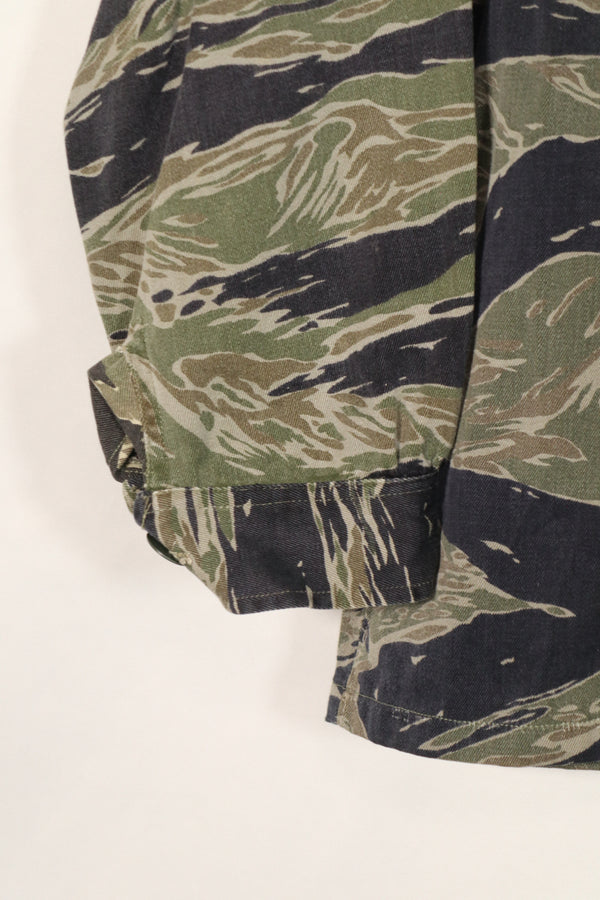 実物　シルバータイガーストライプ　タイガーストライプ  シャツ　中古品　退色あり