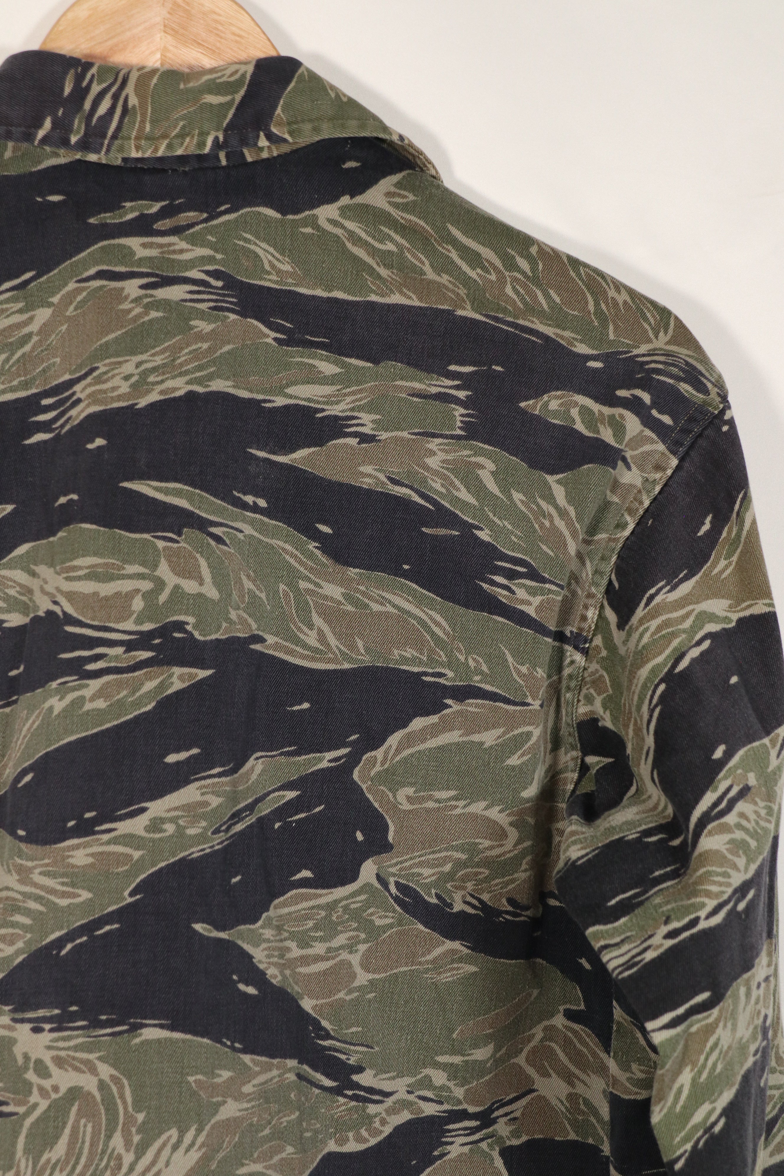 実物　シルバータイガーストライプ　タイガーストライプ  シャツ　中古品　退色あり