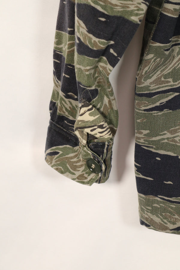 実物　シルバータイガーストライプ　タイガーストライプ  シャツ　中古品　退色あり