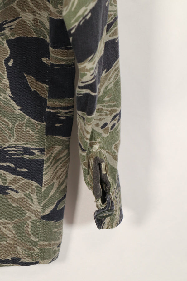 実物　シルバータイガーストライプ　タイガーストライプ  シャツ　中古品　退色あり