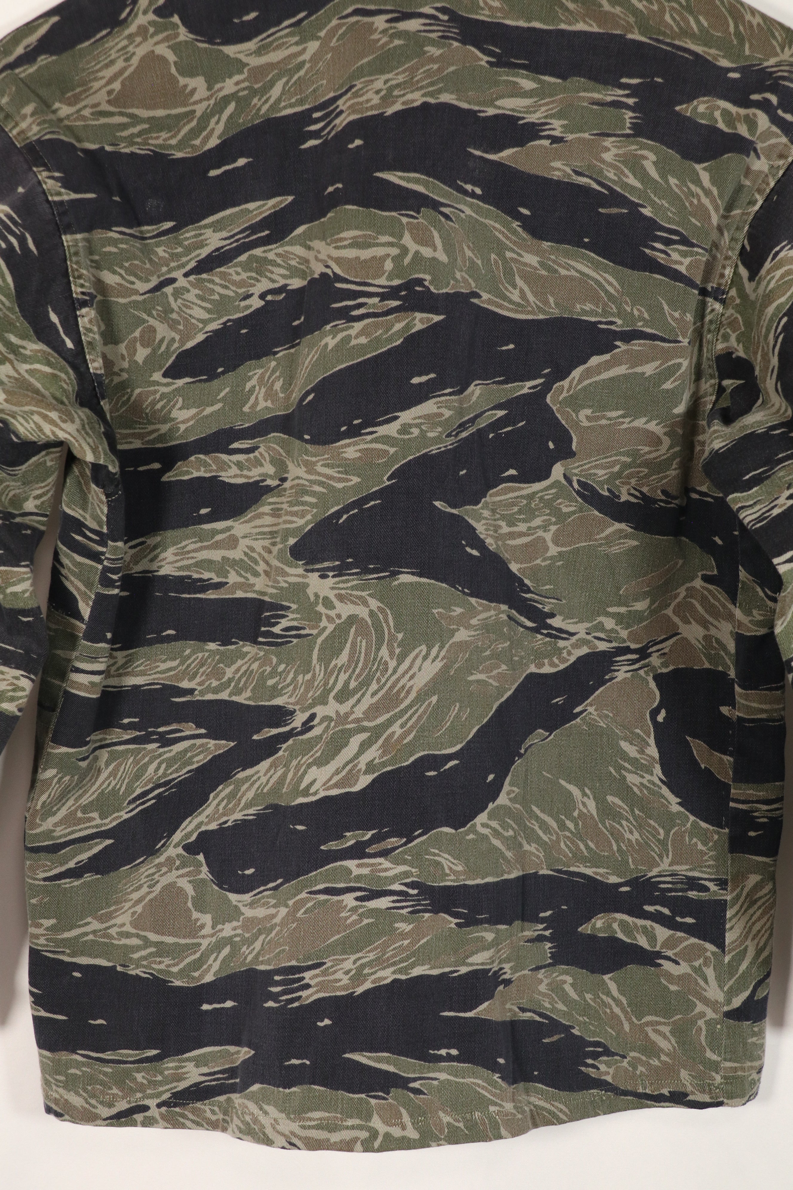 実物　シルバータイガーストライプ　タイガーストライプ  シャツ　中古品　退色あり