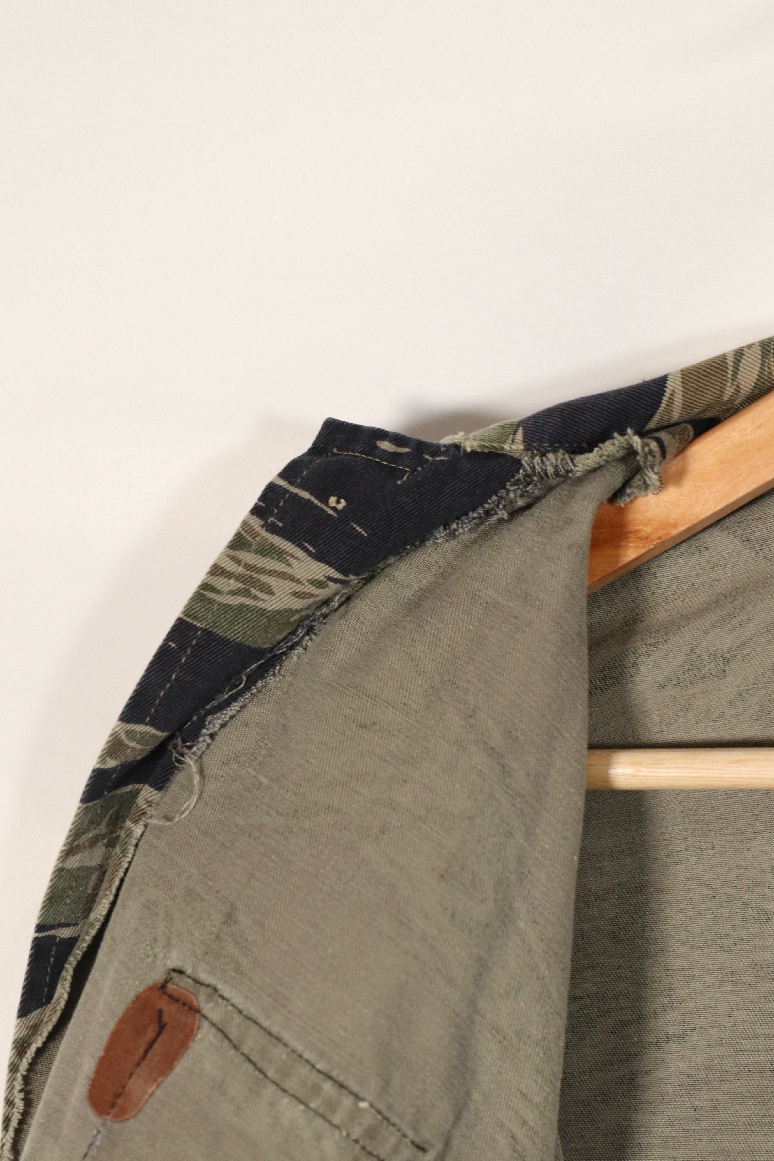 実物　シルバータイガーストライプ　タイガーストライプ  シャツ　中古品　退色あり