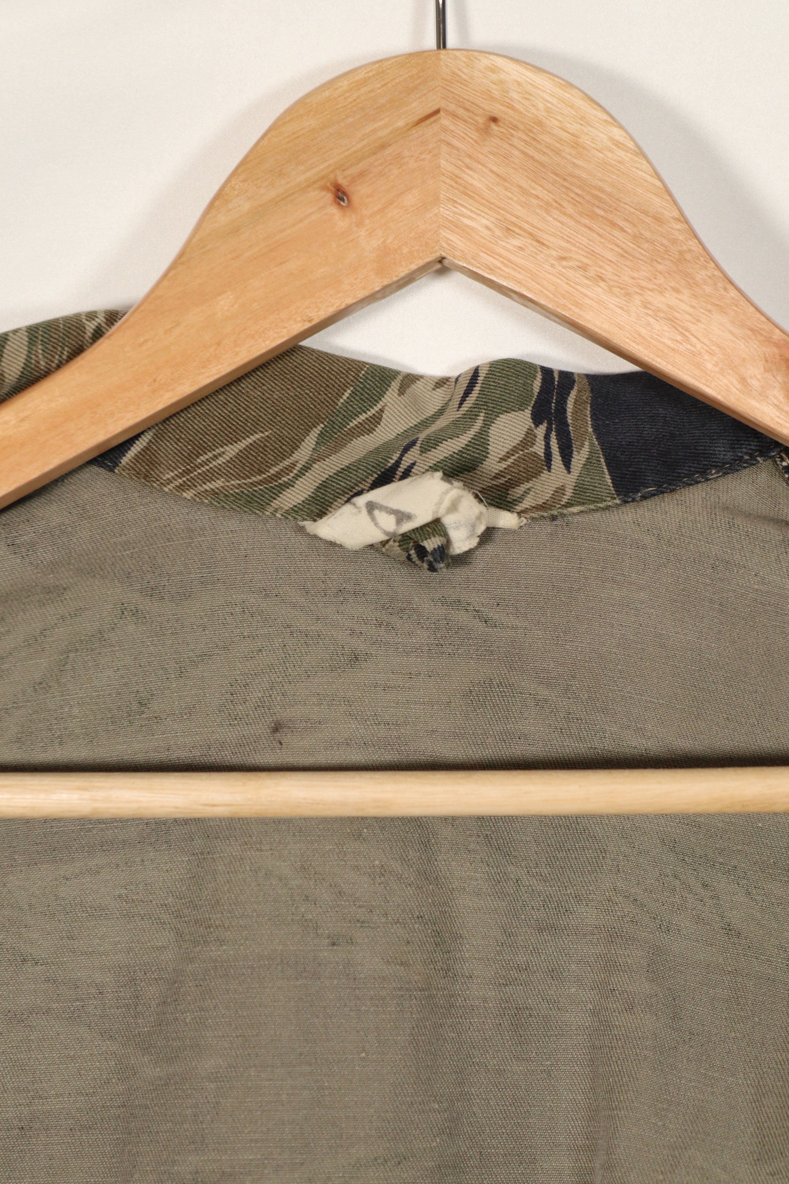 実物　シルバータイガーストライプ　タイガーストライプ  シャツ　中古品　退色あり