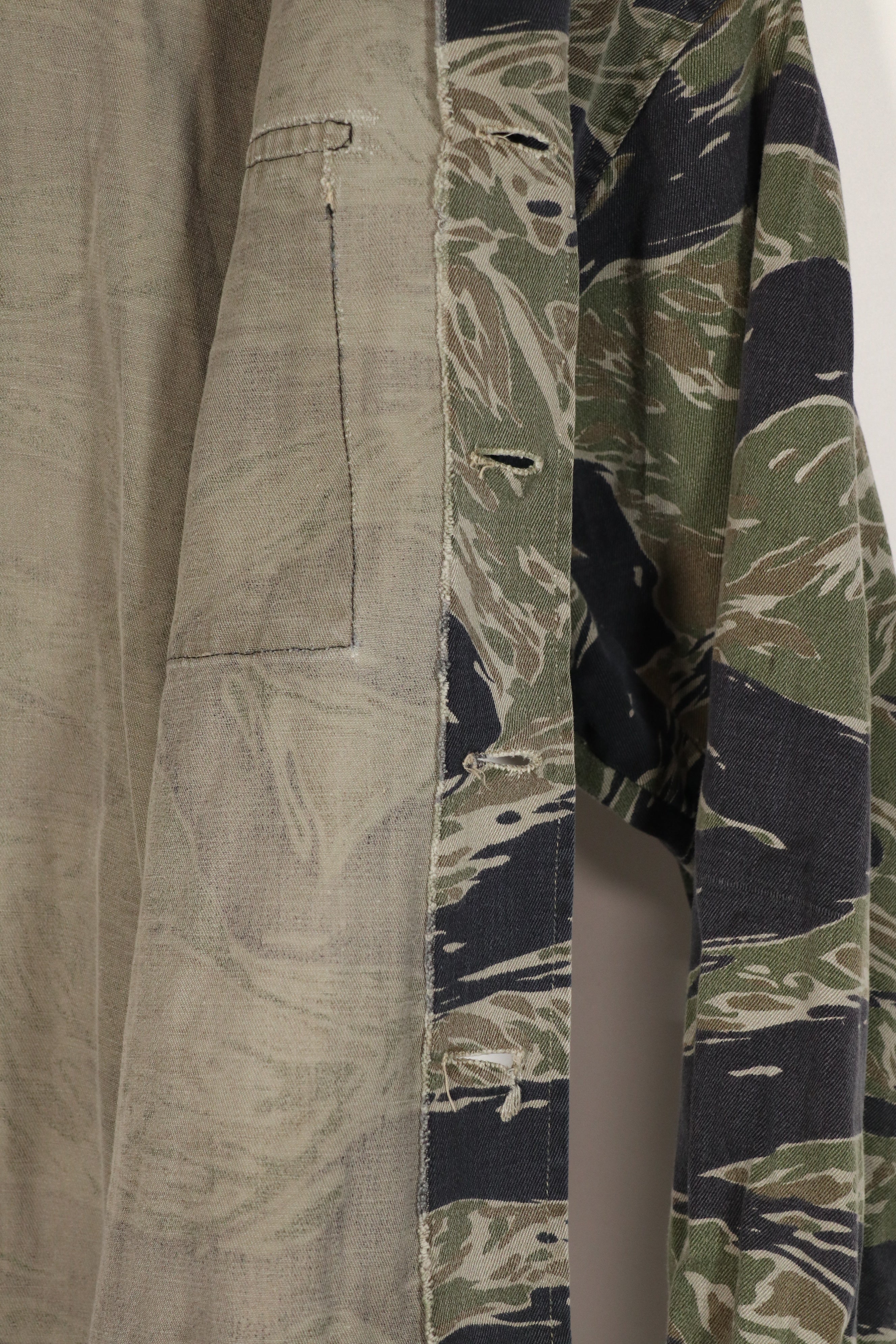 実物　シルバータイガーストライプ　タイガーストライプ  シャツ　中古品　退色あり