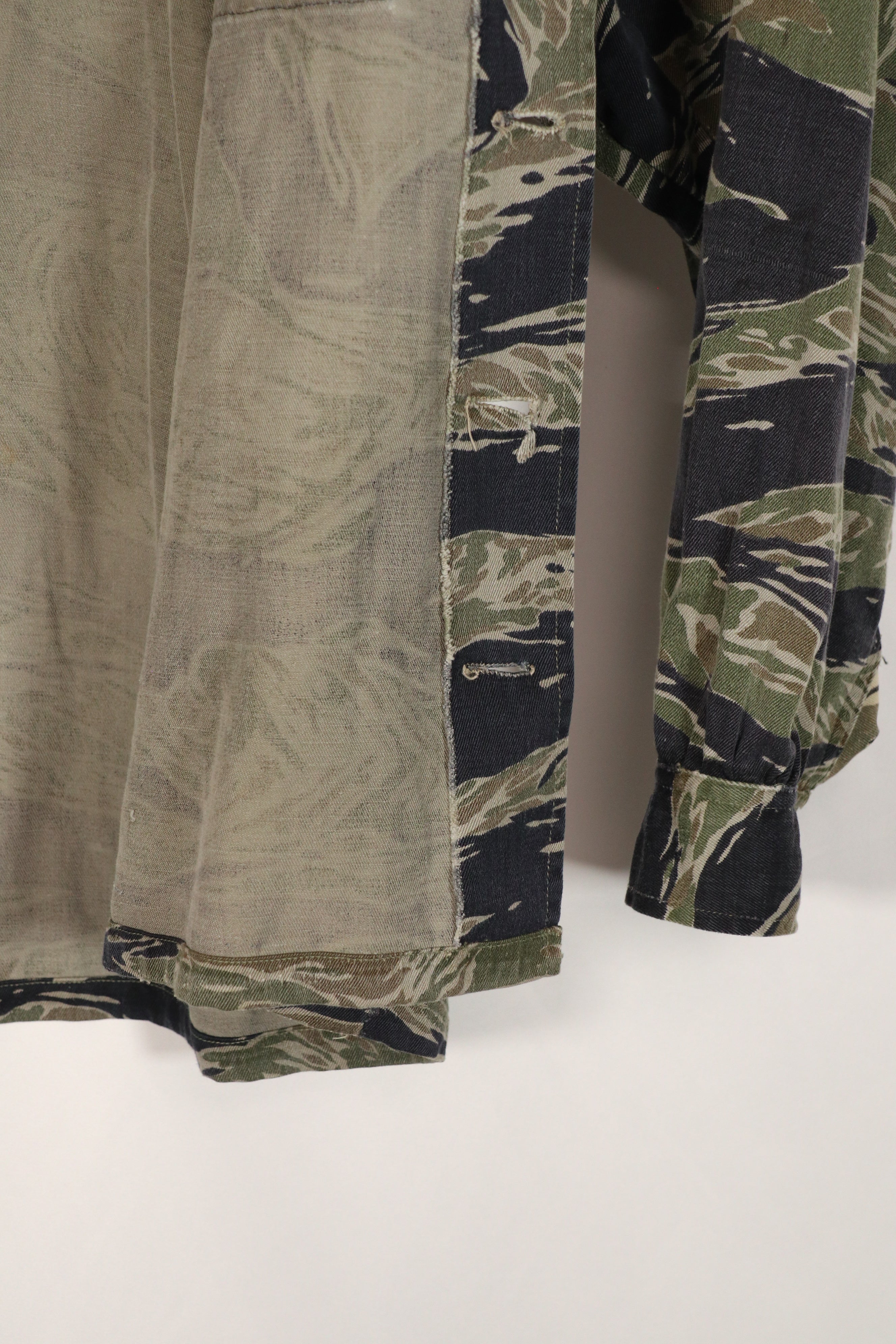 実物　シルバータイガーストライプ　タイガーストライプ  シャツ　中古品　退色あり