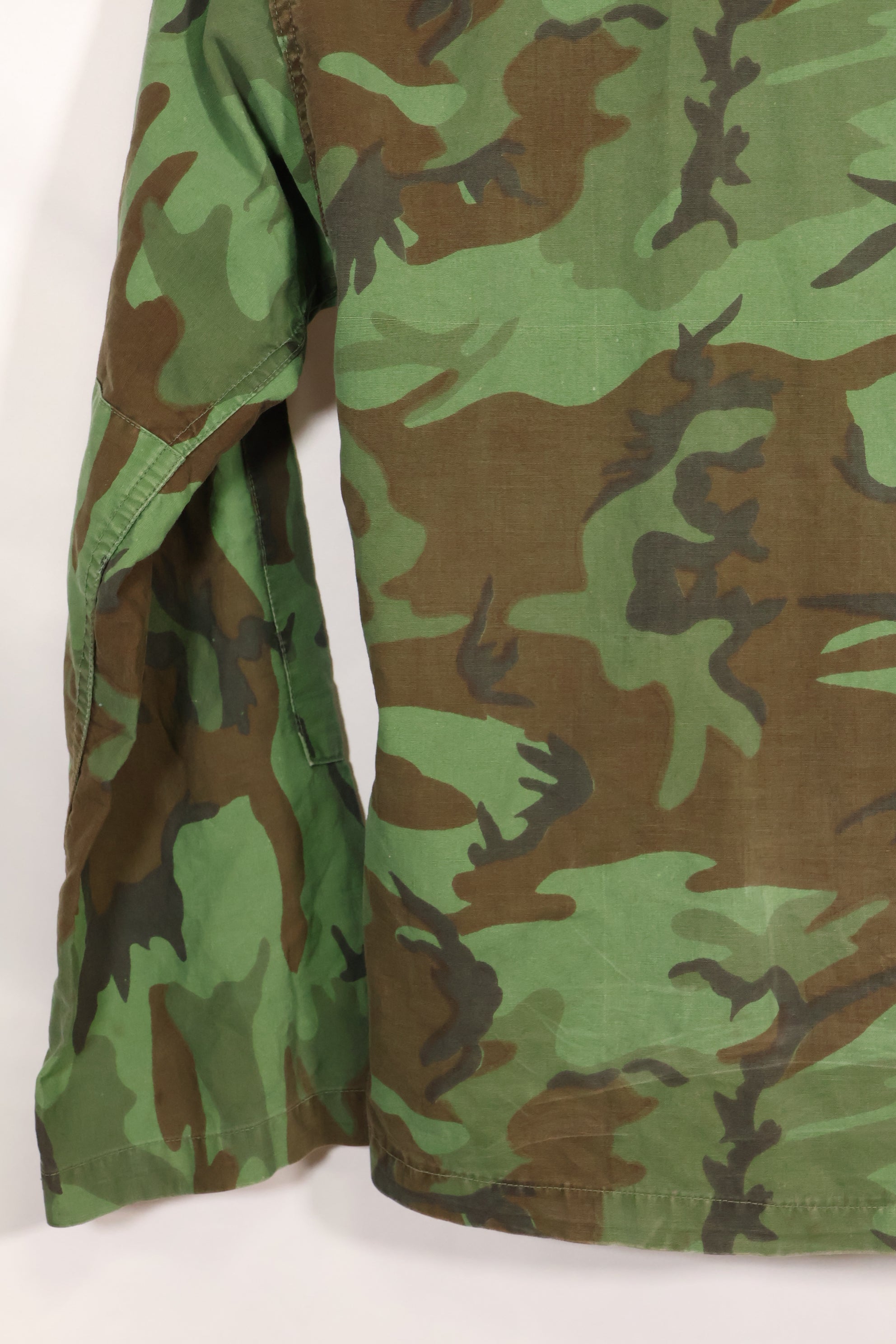 1960年代　ポップリン製　ARVN リーフ迷彩　シャツ　薄手生地　レア品　中古品