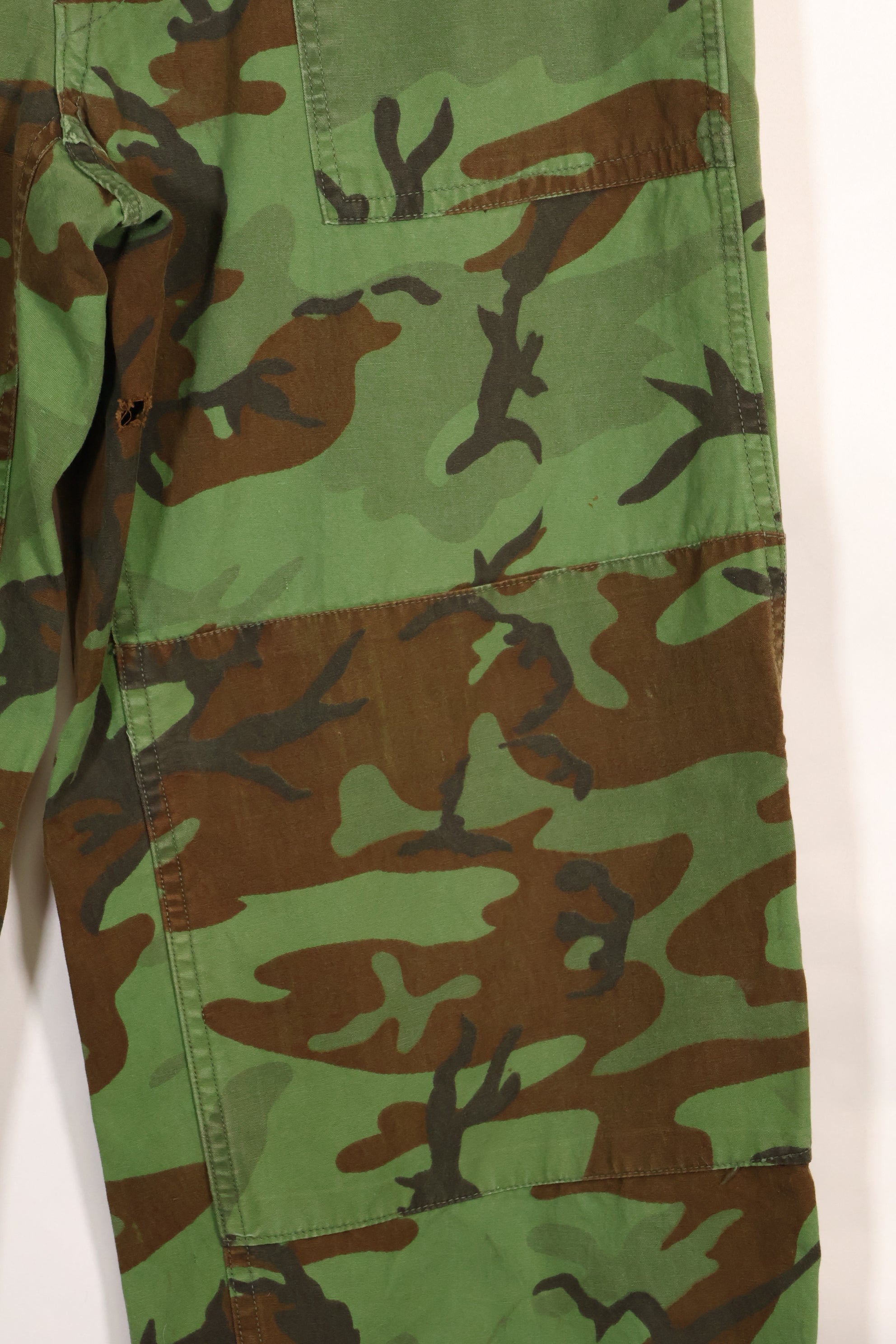 1960年代　ポップリン製　ARVN リーフ迷彩　パンツ　サイズ大きめ　薄手生地　レア品　中古品