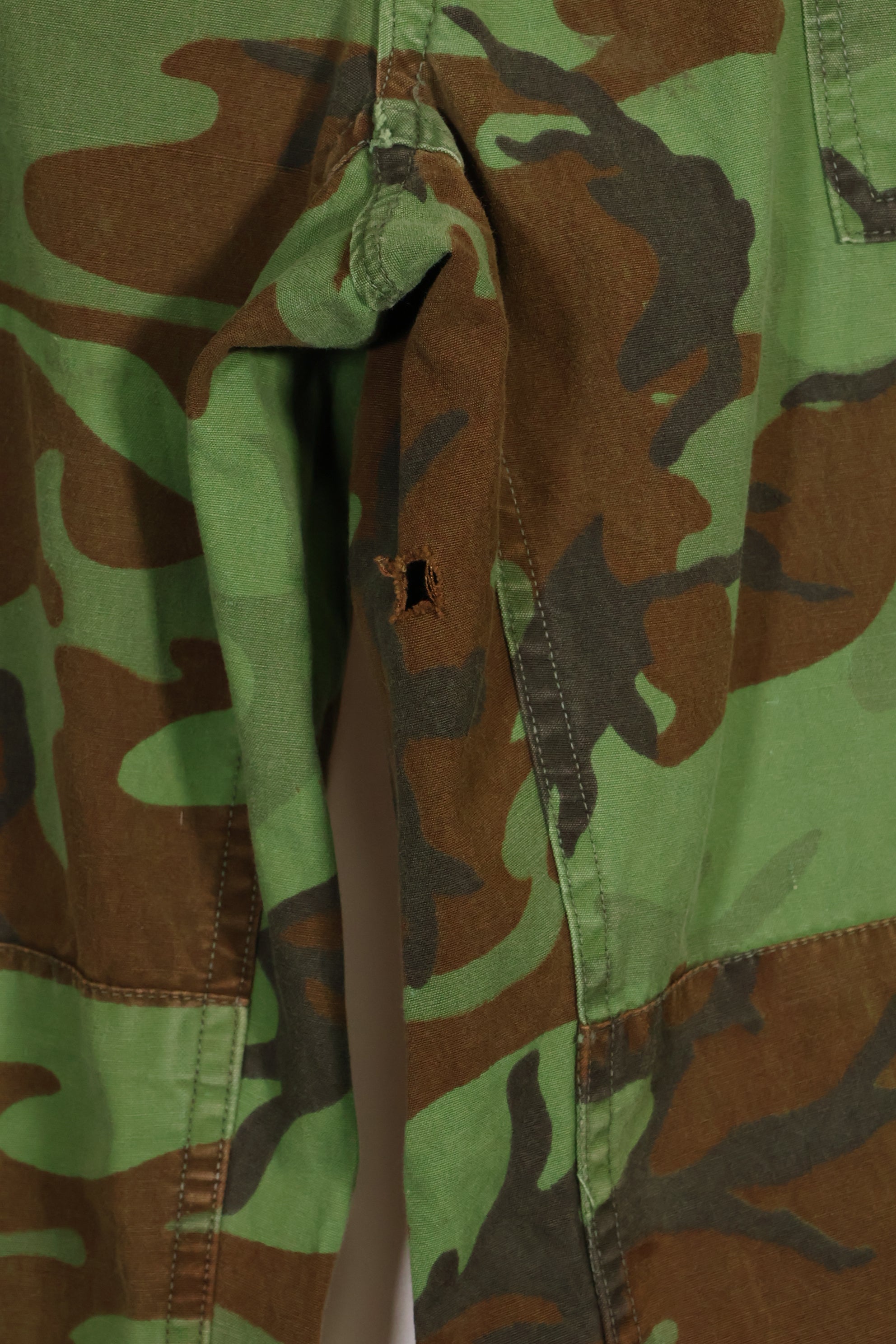 1960年代　ポップリン製　ARVN リーフ迷彩　パンツ　サイズ大きめ　薄手生地　レア品　中古品