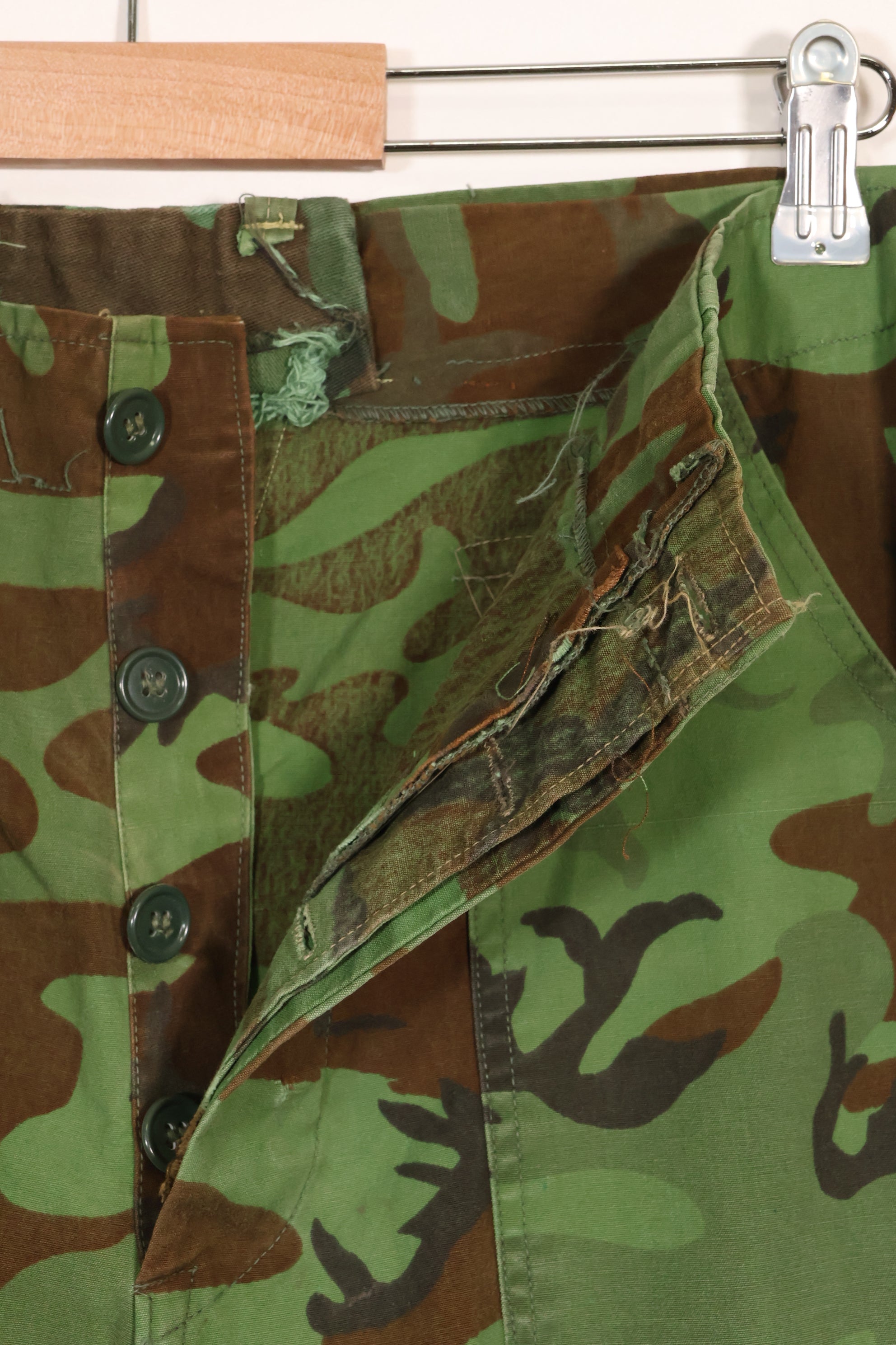 1960年代　ポップリン製　ARVN リーフ迷彩　パンツ　サイズ大きめ　薄手生地　レア品　中古品