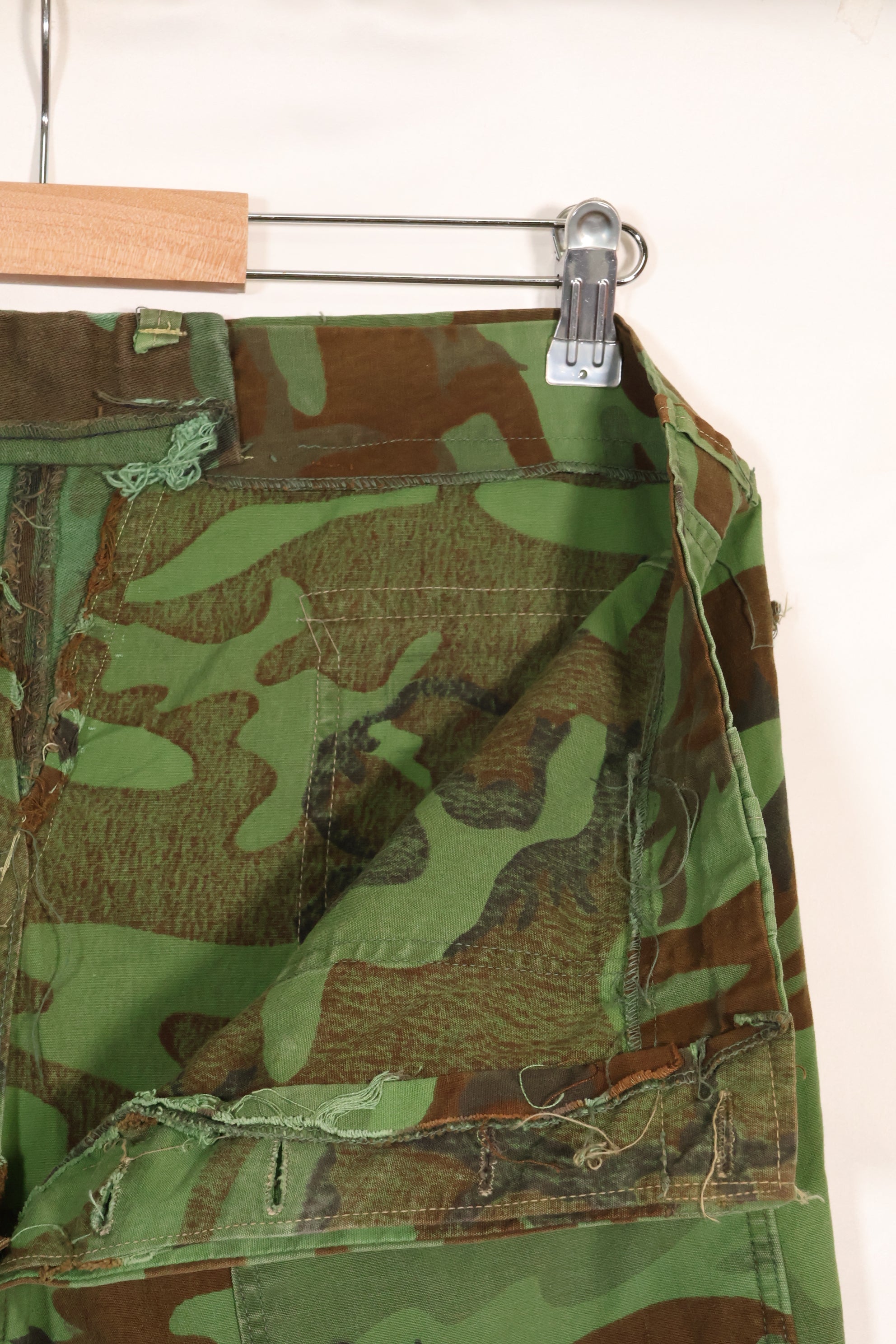 1960年代　ポップリン製　ARVN リーフ迷彩　パンツ　サイズ大きめ　薄手生地　レア品　中古品