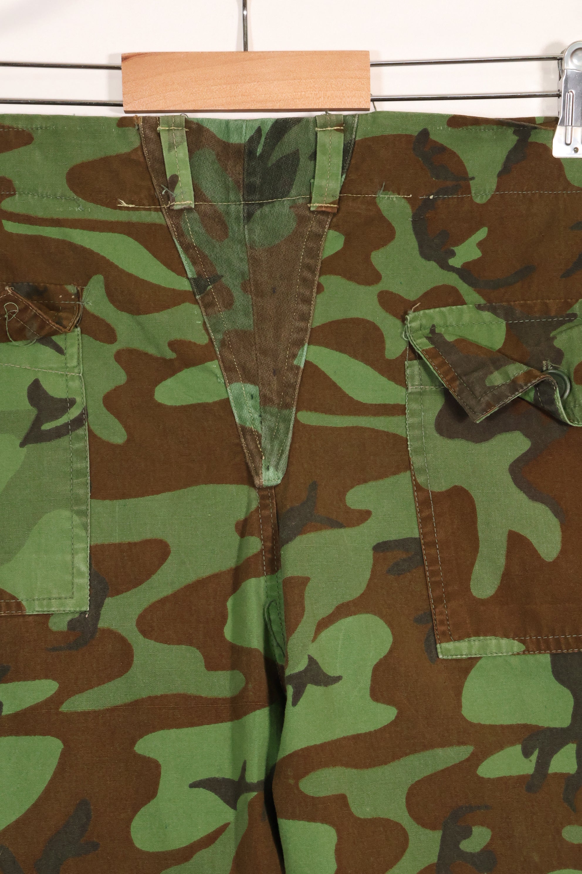 1960年代　ポップリン製　ARVN リーフ迷彩　パンツ　サイズ大きめ　薄手生地　レア品　中古品
