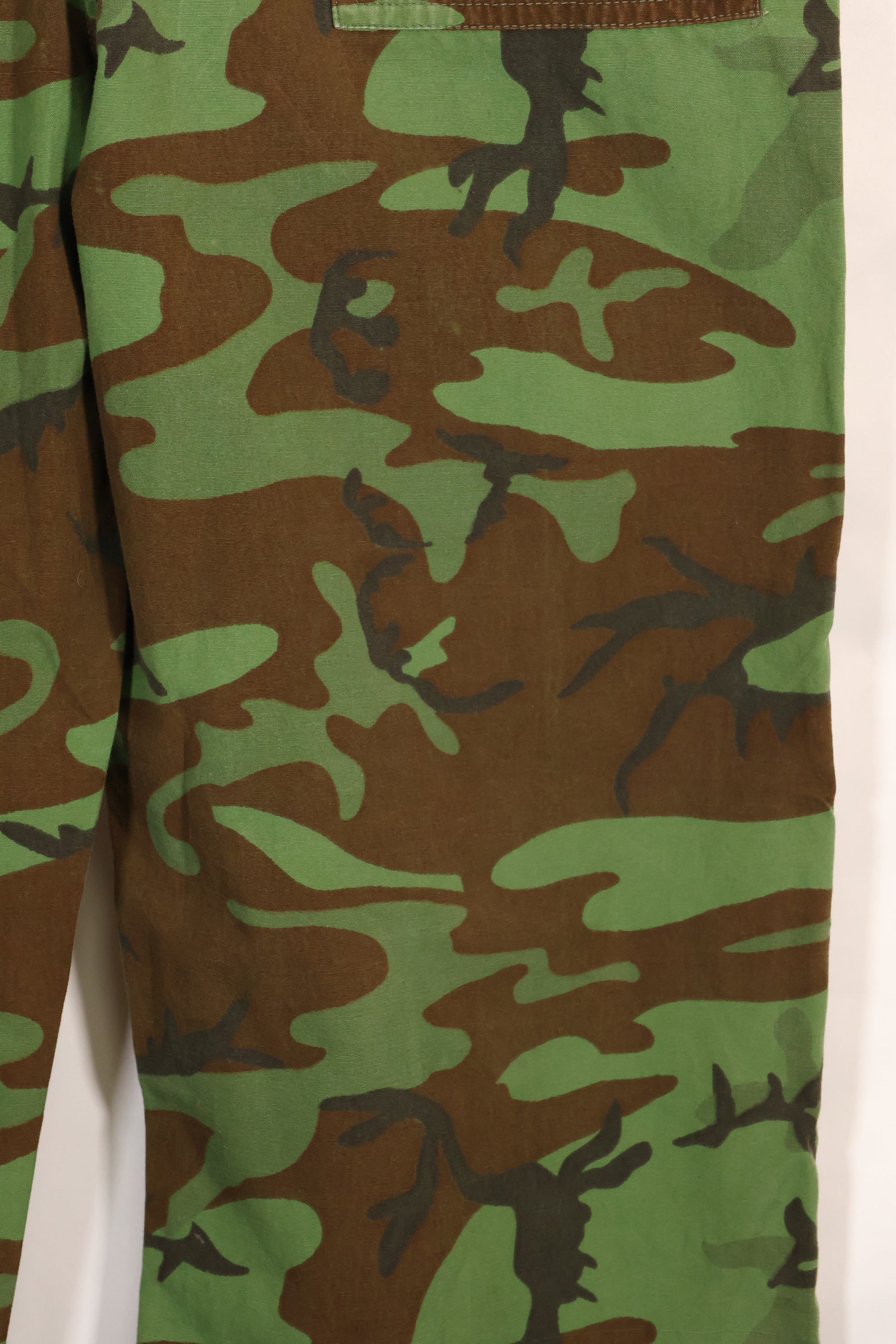 1960年代　ポップリン製　ARVN リーフ迷彩　パンツ　サイズ大きめ　薄手生地　レア品　中古品