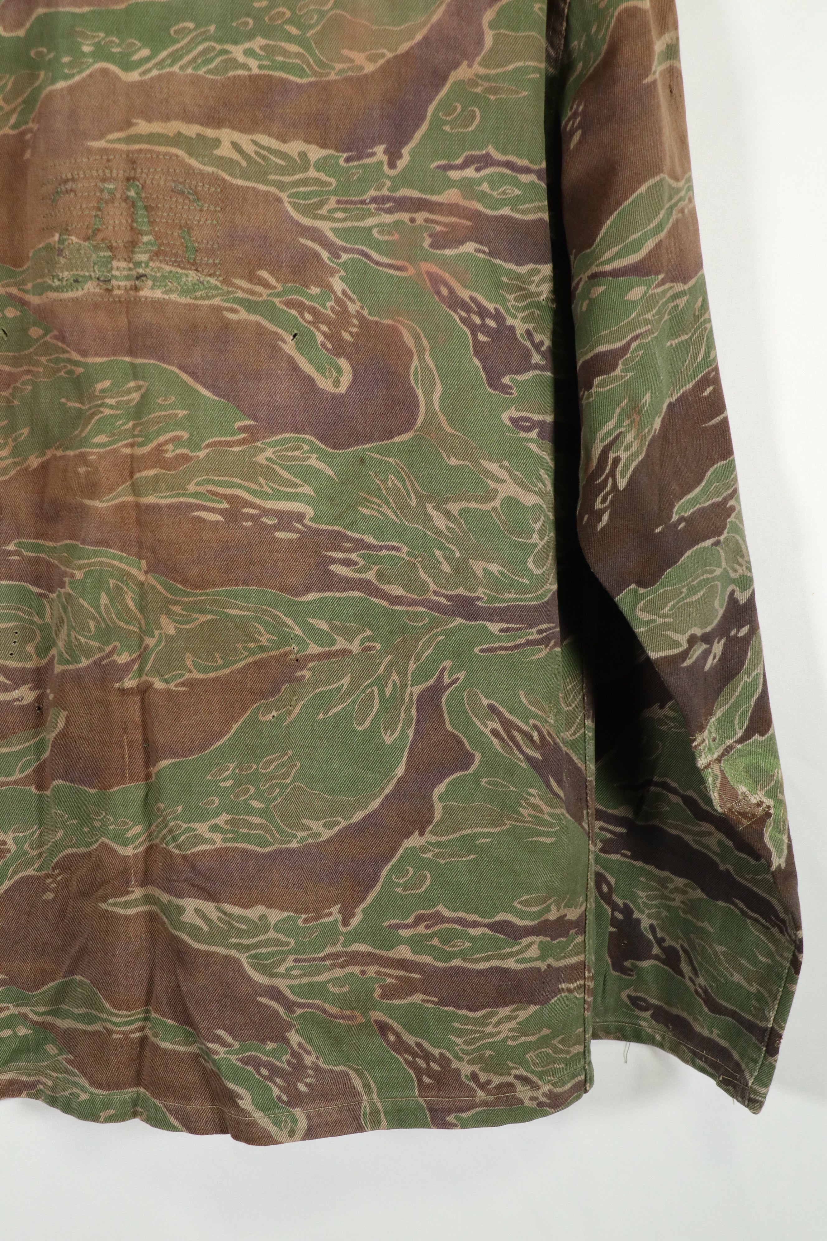 実物　タイガーストライプ　ゴールドタイガー派生パターン　シャツ　映画衣装品　D